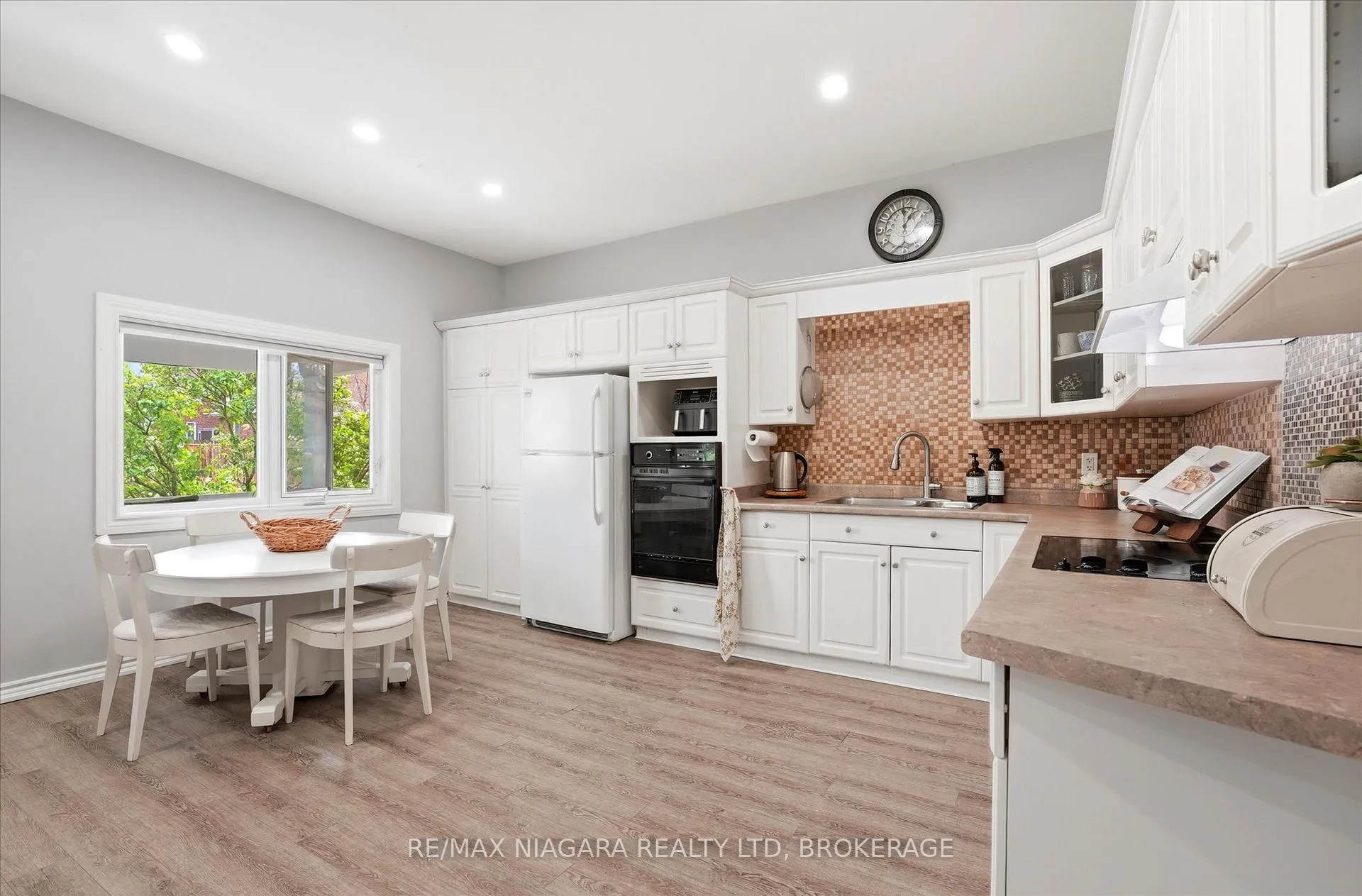 Photo 7 of 27 Wiley Street, St. Catharines, Downtown — HOMEH