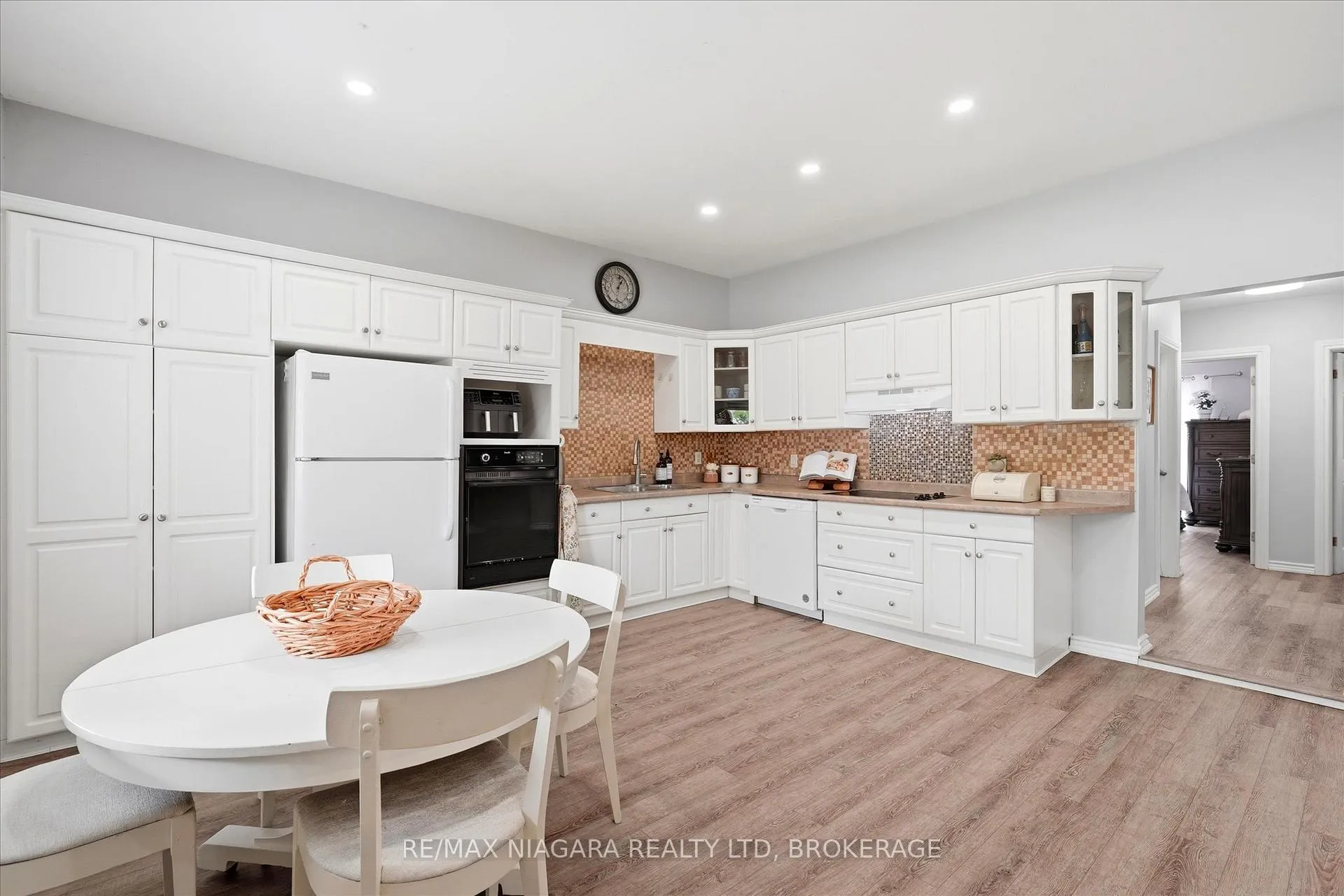 Photo 9 of 27 Wiley Street, St. Catharines, Downtown — HOMEH