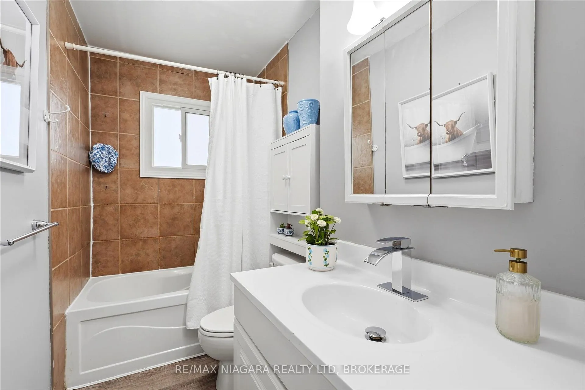 Photo 13 of 27 Wiley Street, St. Catharines, Downtown — HOMEH
