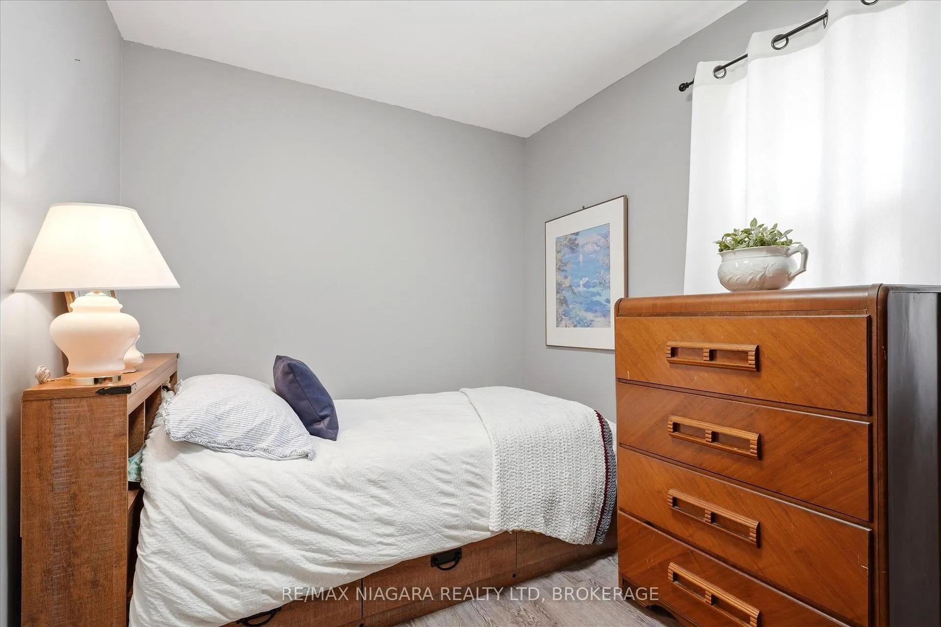 Photo 15 of 27 Wiley Street, St. Catharines, Downtown — HOMEH
