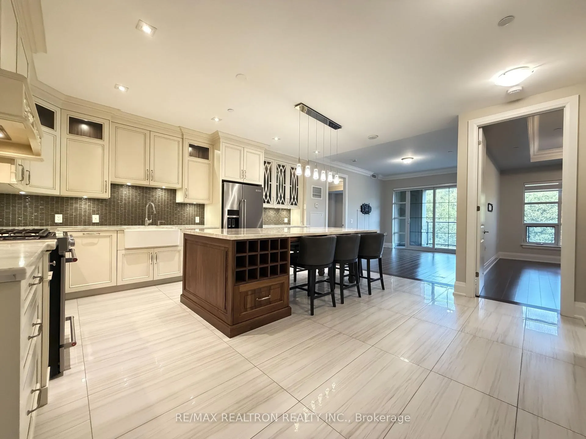 Photo 4 of Unit 501, 9909 Pine Valley Drive, Vaughan, Vellore Village — HOMEH