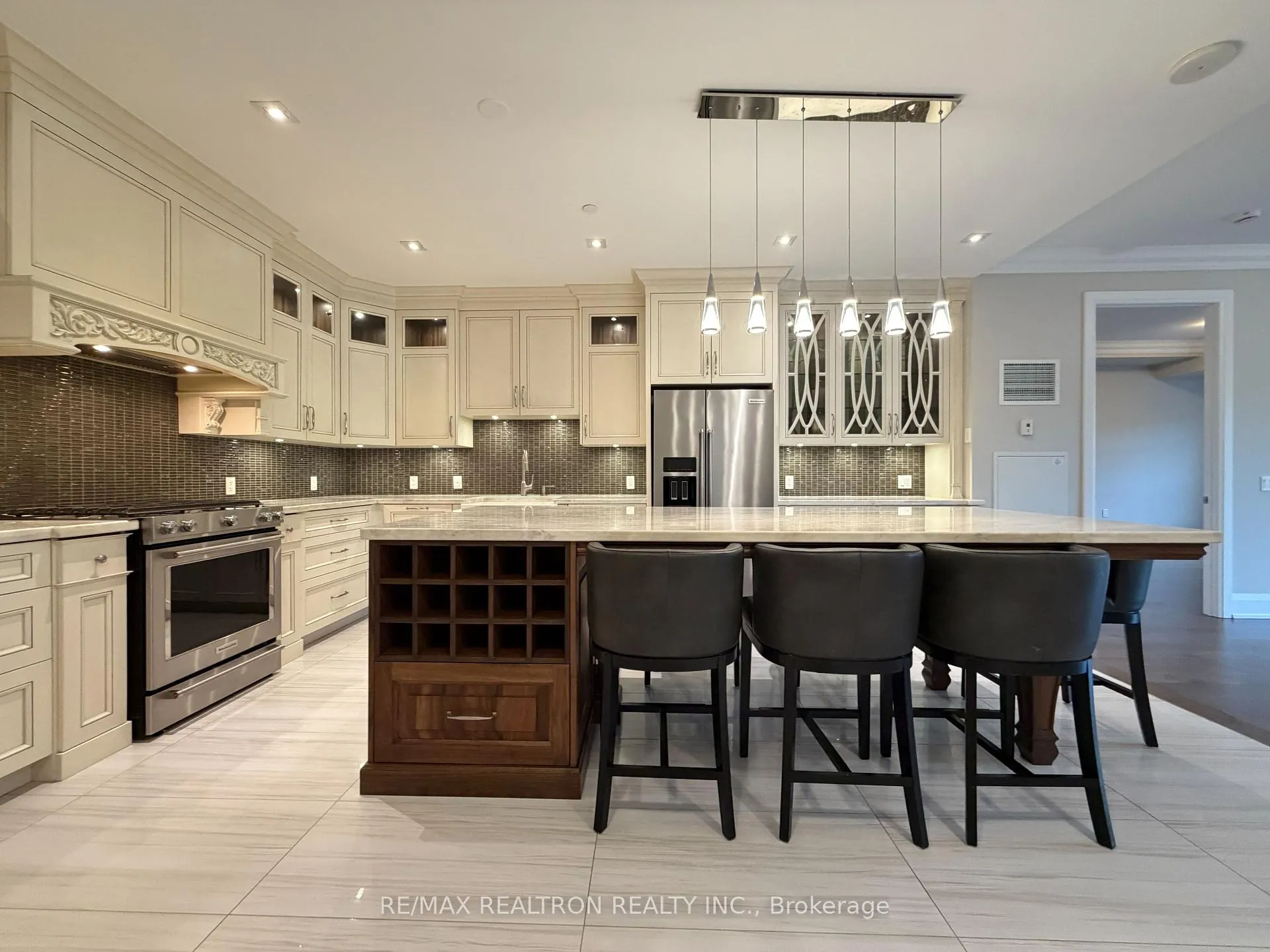 Photo 5 of Unit 501, 9909 Pine Valley Drive, Vaughan, Vellore Village — HOMEH