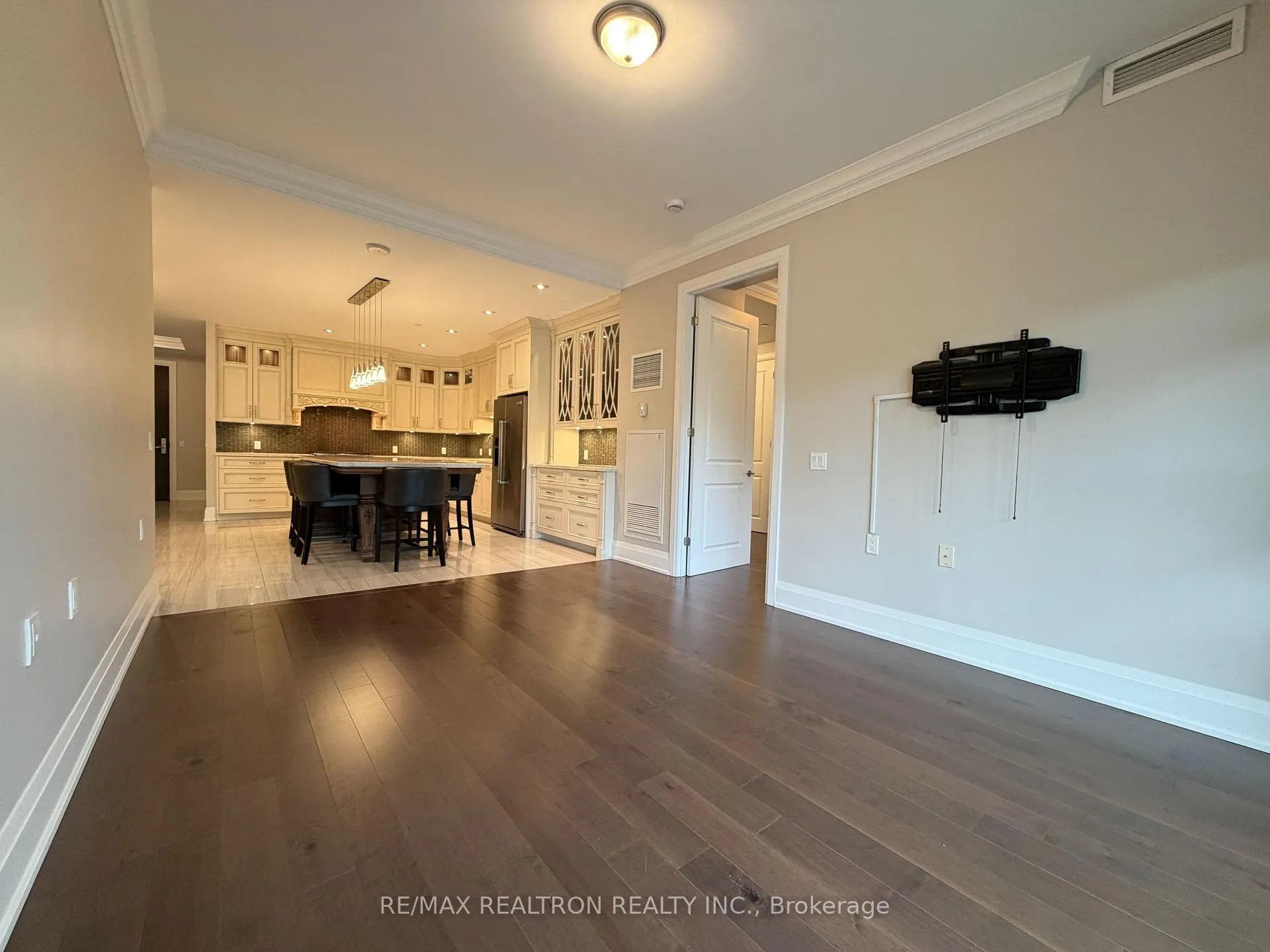 Photo 9 of Unit 501, 9909 Pine Valley Drive, Vaughan, Vellore Village — HOMEH