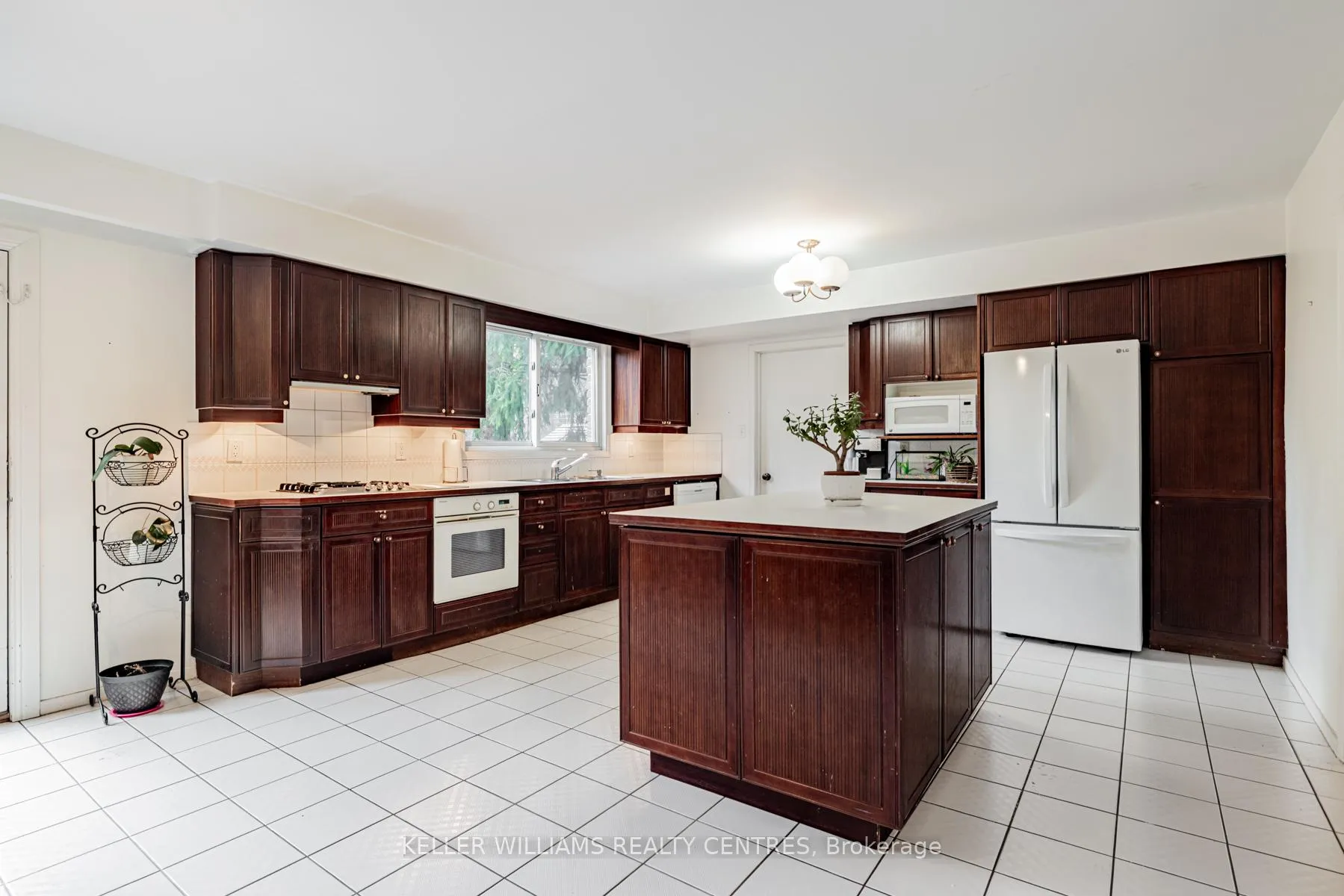 Photo 17 of 10 Hawthorne Lane, Aurora, Aurora Village — HOMEH