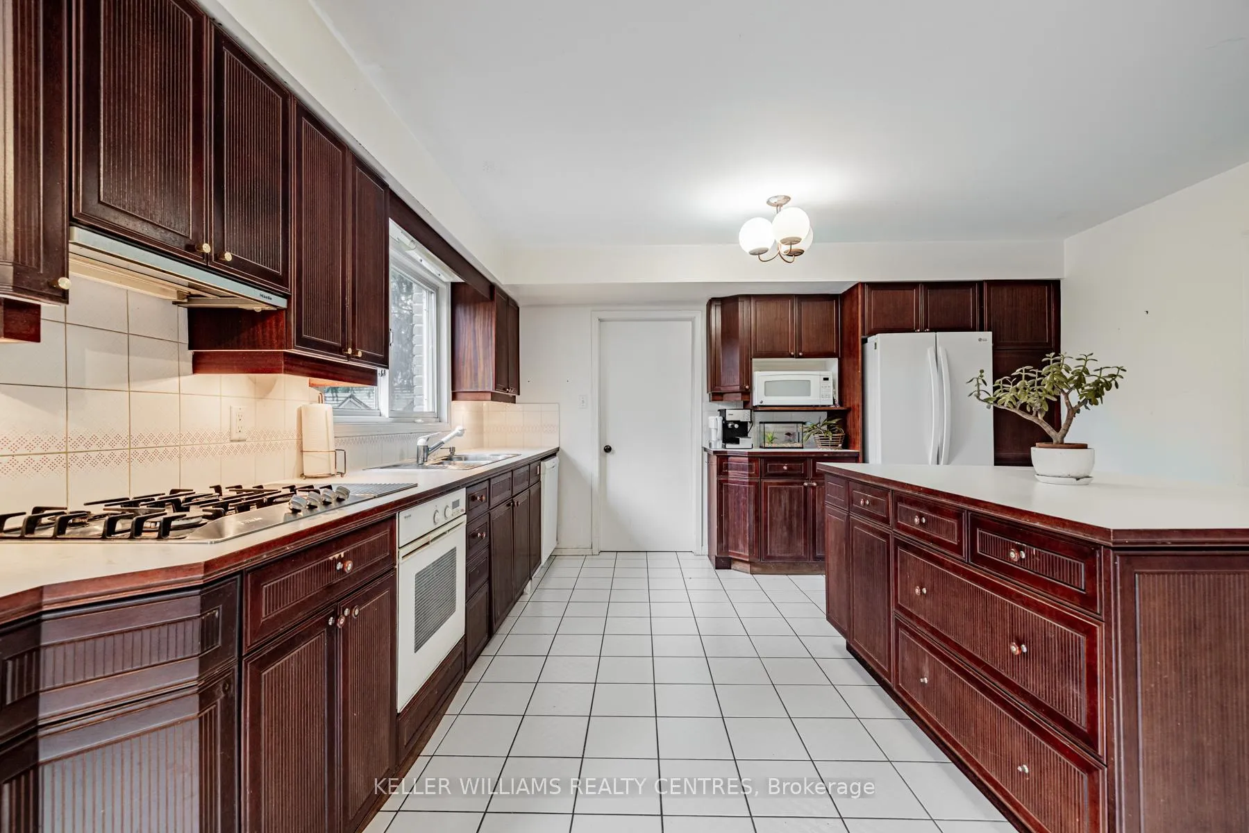 Photo 19 of 10 Hawthorne Lane, Aurora, Aurora Village — HOMEH