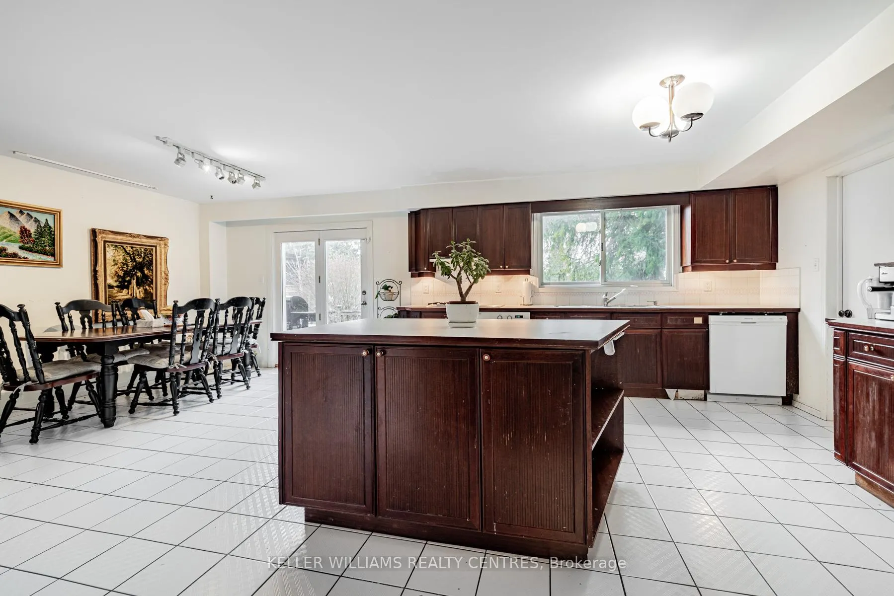 Photo 20 of 10 Hawthorne Lane, Aurora, Aurora Village — HOMEH