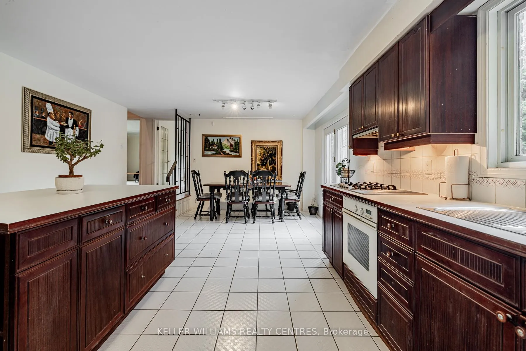 Photo 24 of 10 Hawthorne Lane, Aurora, Aurora Village — HOMEH