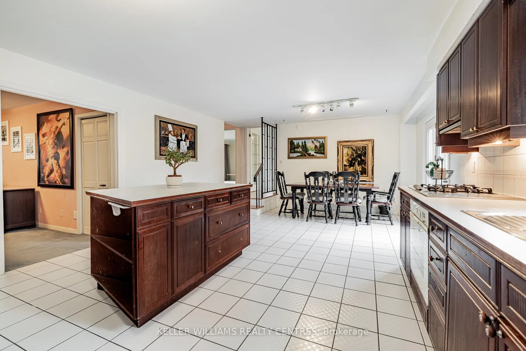 Photo 25 of 10 Hawthorne Lane, Aurora, Aurora Village — HOMEH