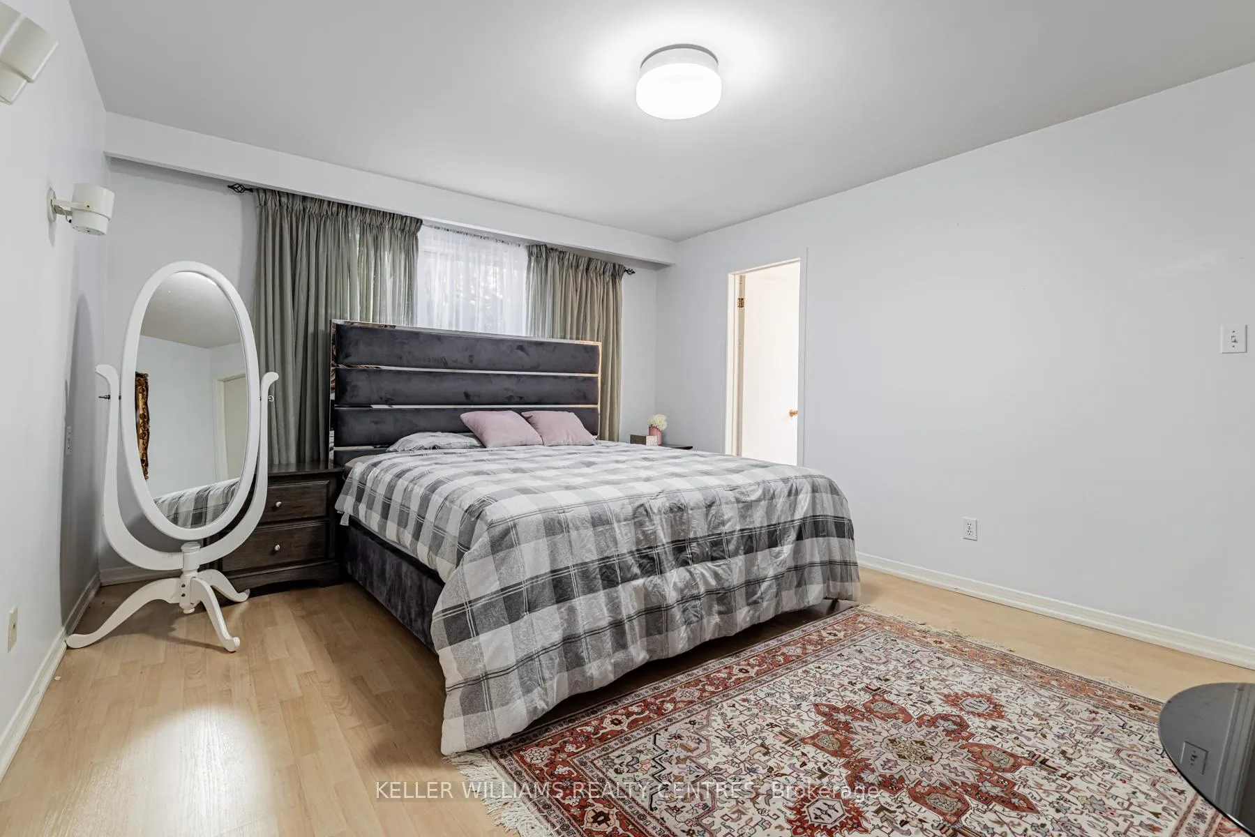 Photo 26 of 10 Hawthorne Lane, Aurora, Aurora Village — HOMEH