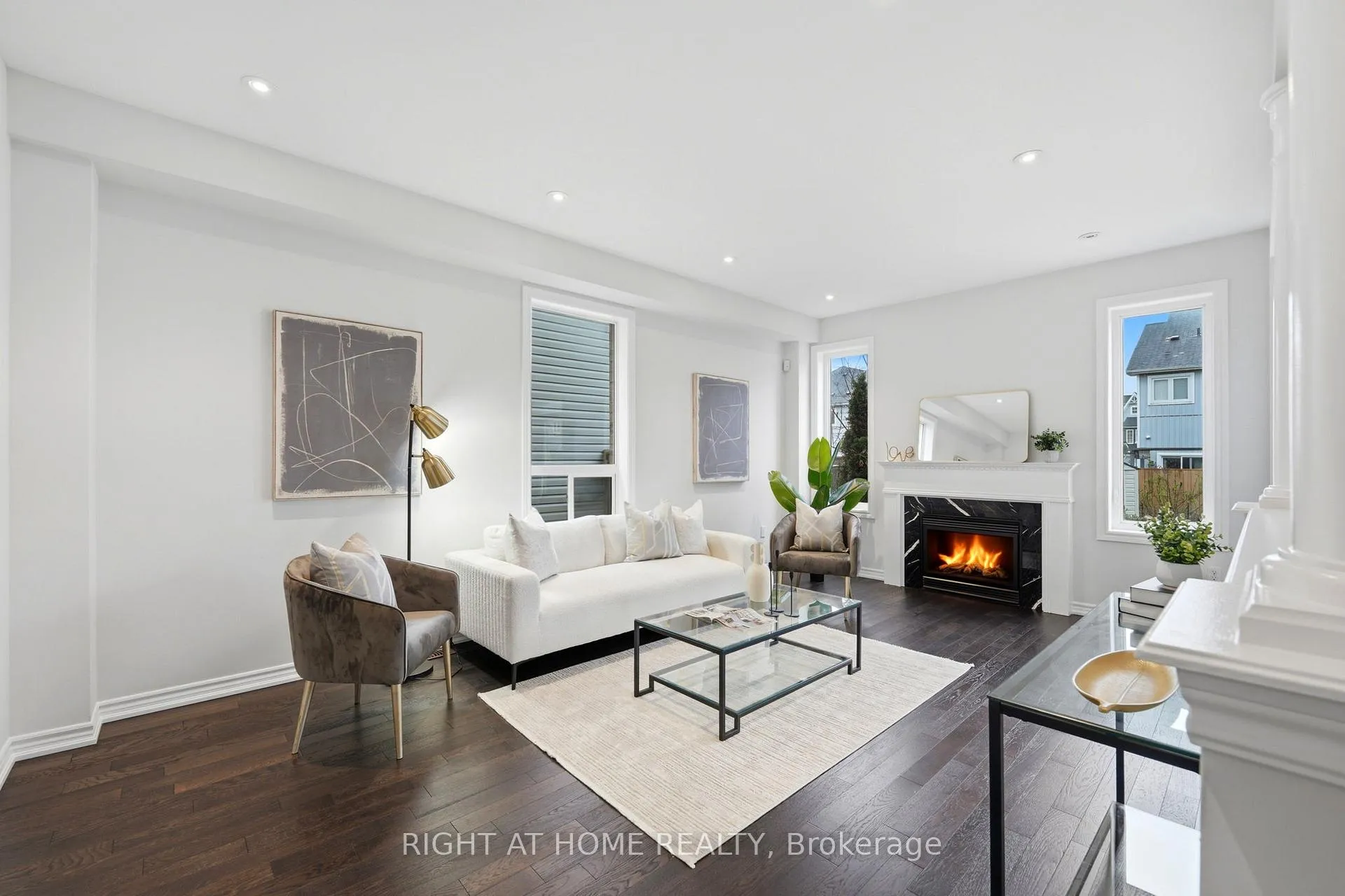 Photo 4 of 9 Shrewsbury Drive, Whitby, Brooklin — HOMEH