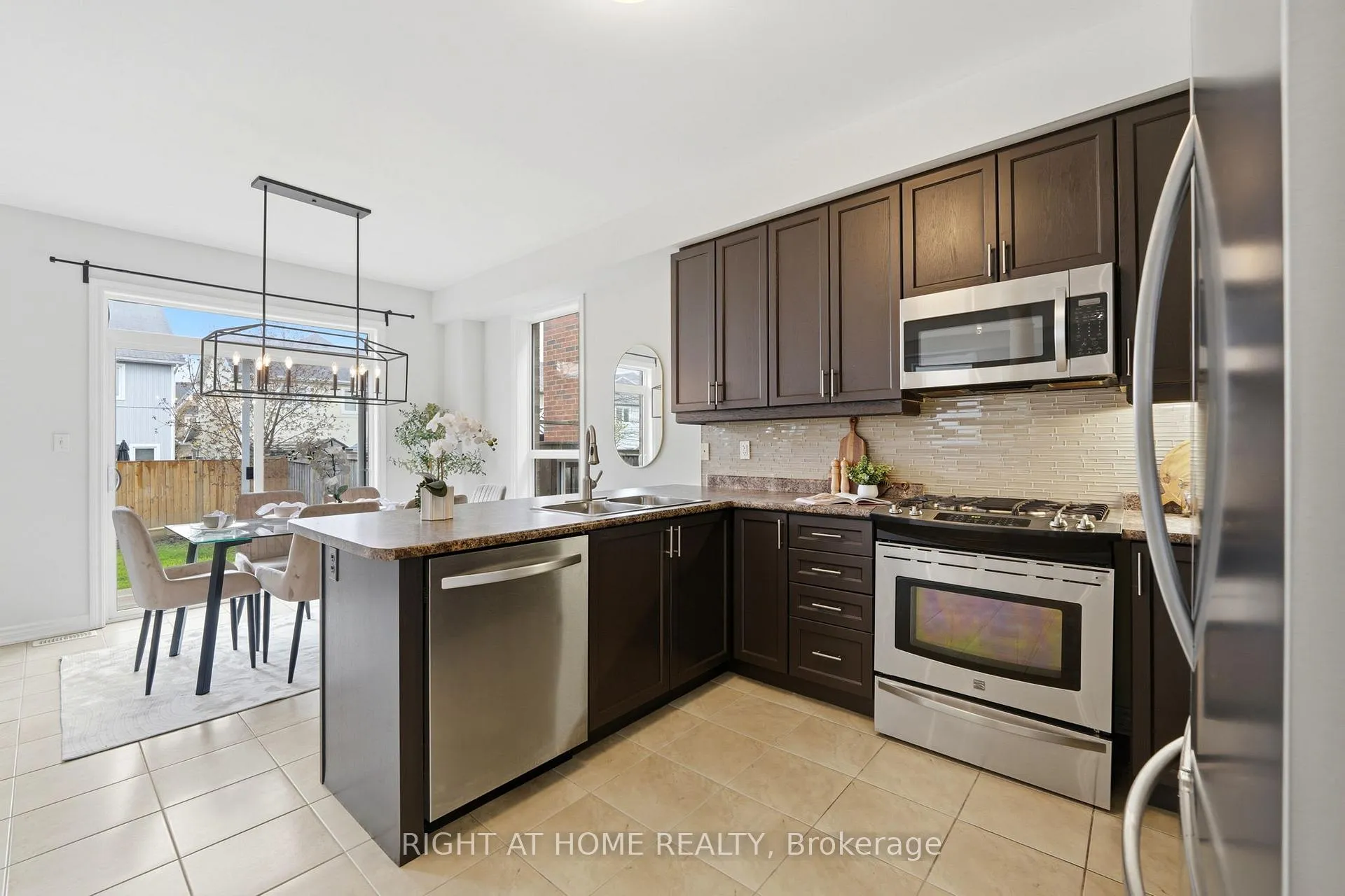 Photo 12 of 9 Shrewsbury Drive, Whitby, Brooklin — HOMEH