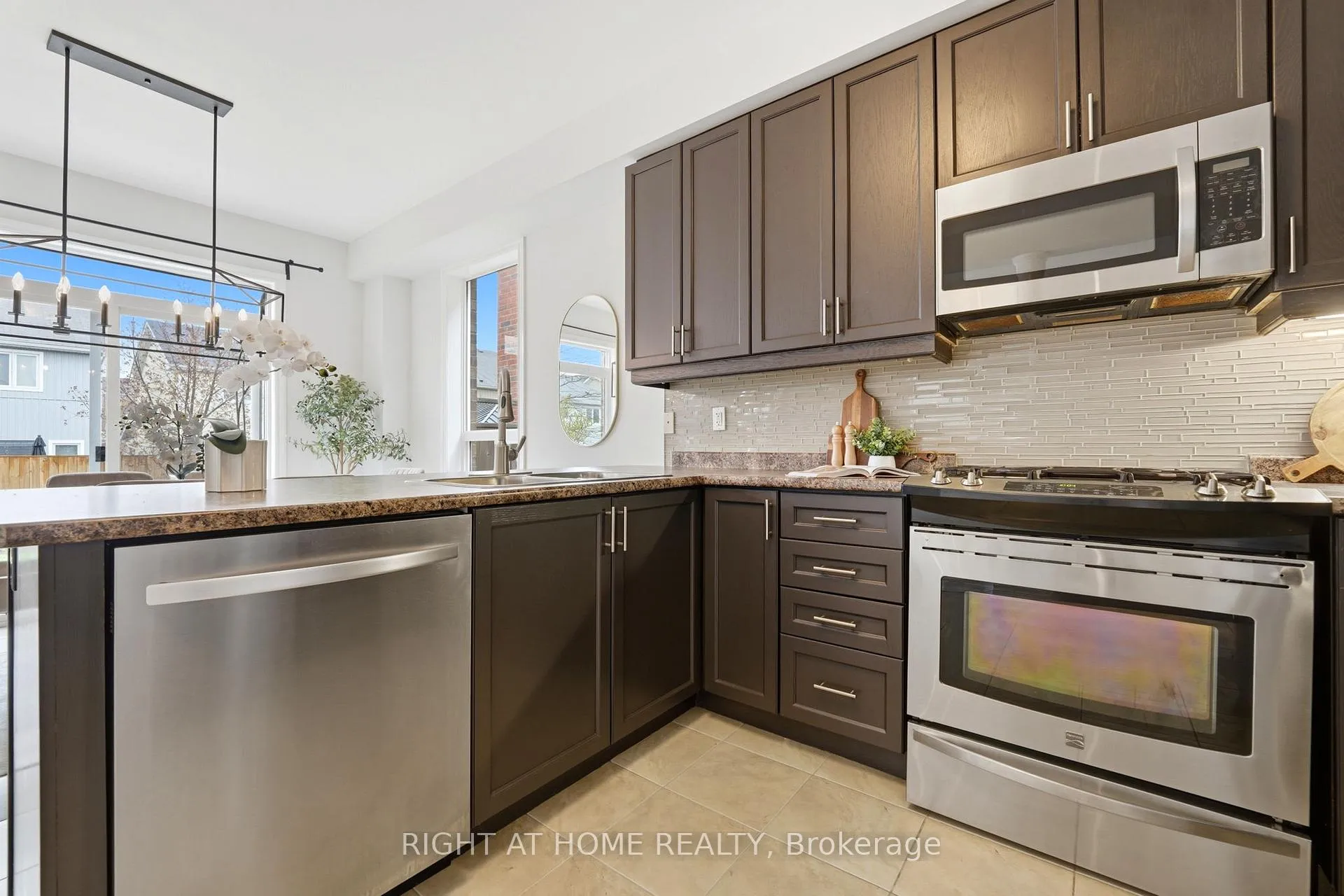 Photo 16 of 9 Shrewsbury Drive, Whitby, Brooklin — HOMEH