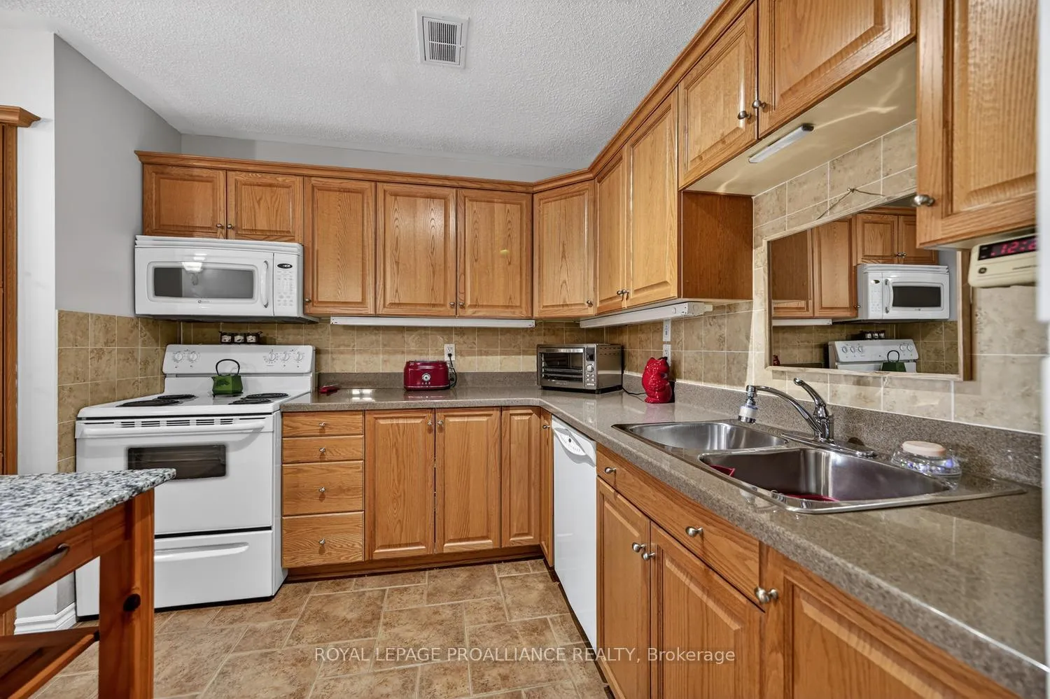 Photo 13 of Unit 6, 410 King Street E, Prescott — HOMEH