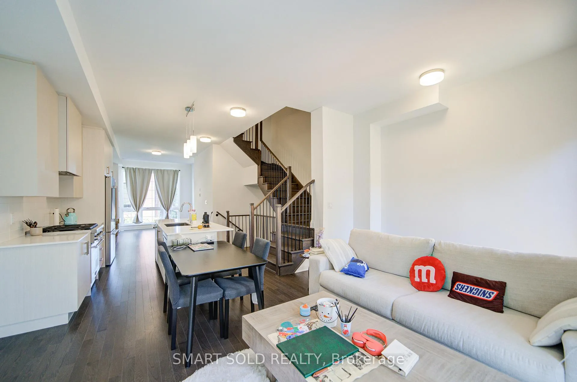 Photo 3 of 63 Alton Crescent, Vaughan, Uplands — HOMEH