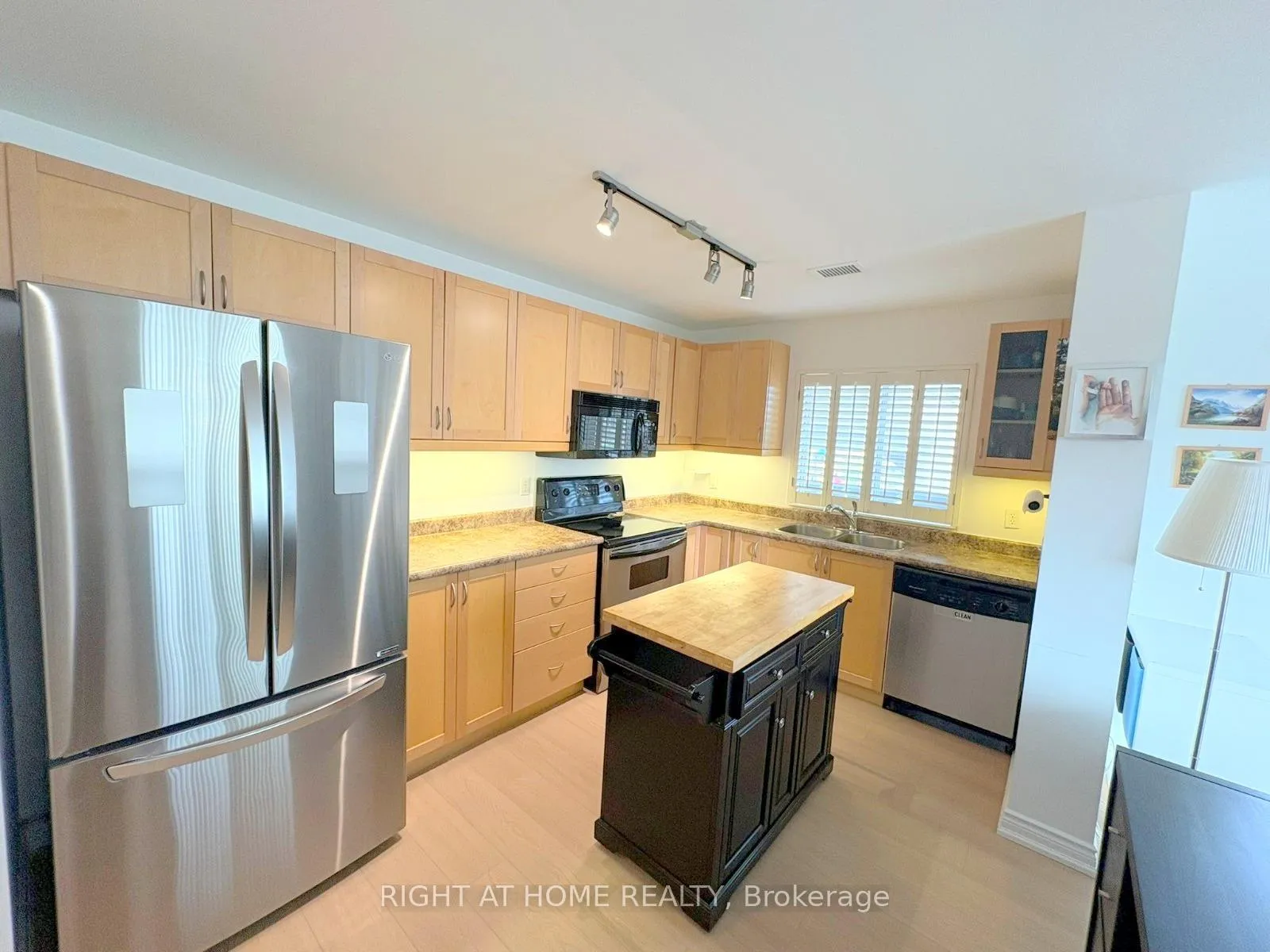 Photo 4 of Unit 202, 2000 Creekside Drive, Hamilton, Dundas — HOMEH