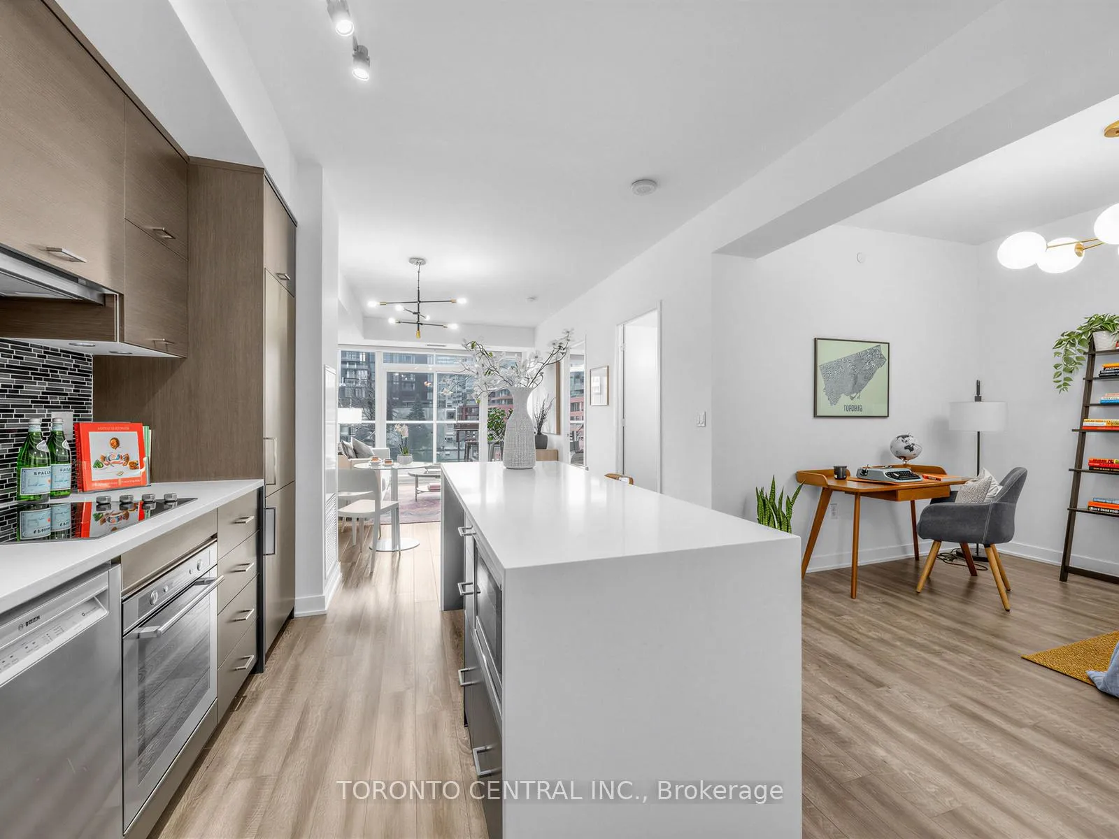 Photo 3 of Unit 402, 106 Dovercourt Road, Toronto, Trinity-Bellwoods — HOMEH