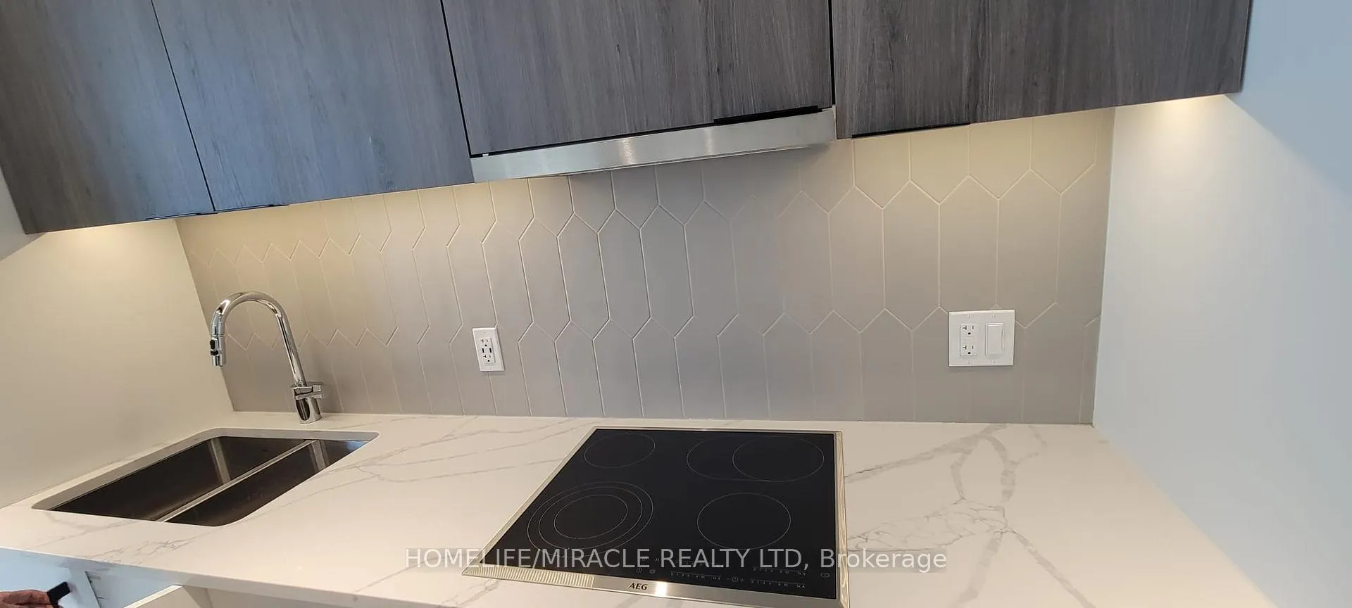 Photo 5 of Unit 1012, 741 King Street W, Kitchener — HOMEH
