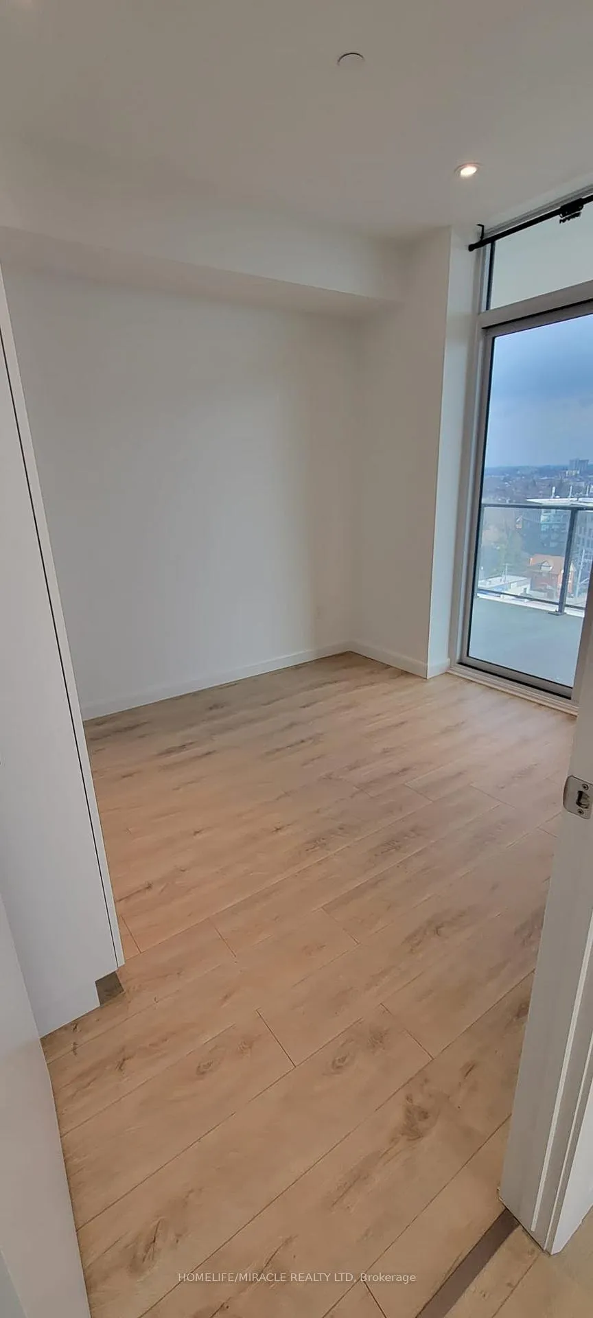 Photo 11 of Unit 1012, 741 King Street W, Kitchener — HOMEH