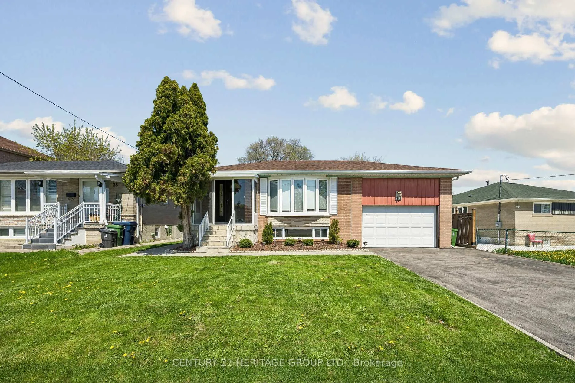 Photo 1 of 40 Amaron Avenue, Etobicoke, Thistletown-Beaumonde Heights — HOMEH