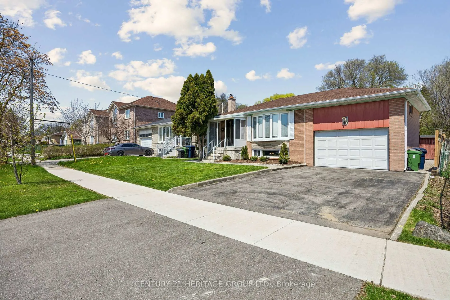 Photo 2 of 40 Amaron Avenue, Etobicoke, Thistletown-Beaumonde Heights — HOMEH