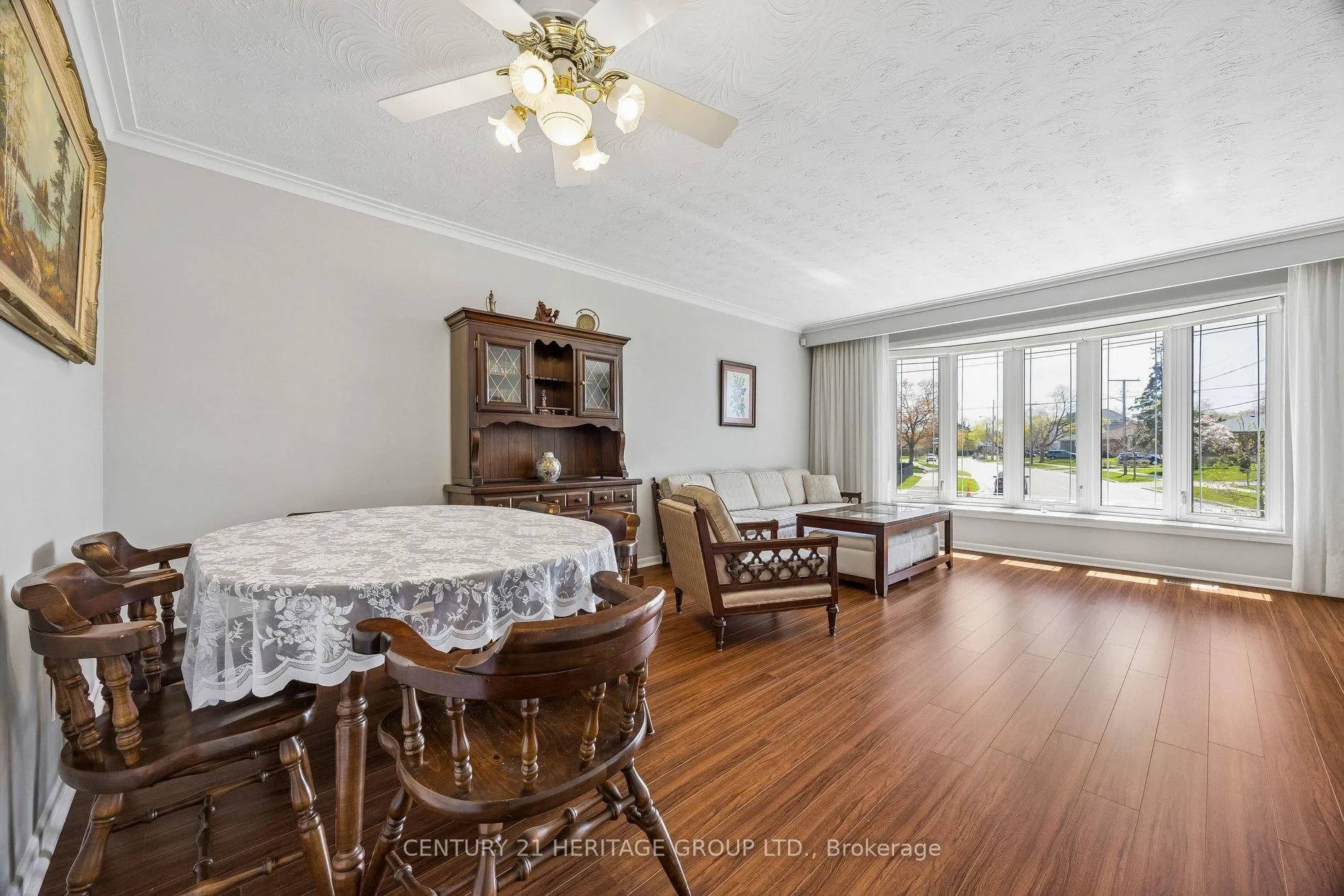 Photo 7 of 40 Amaron Avenue, Etobicoke, Thistletown-Beaumonde Heights — HOMEH