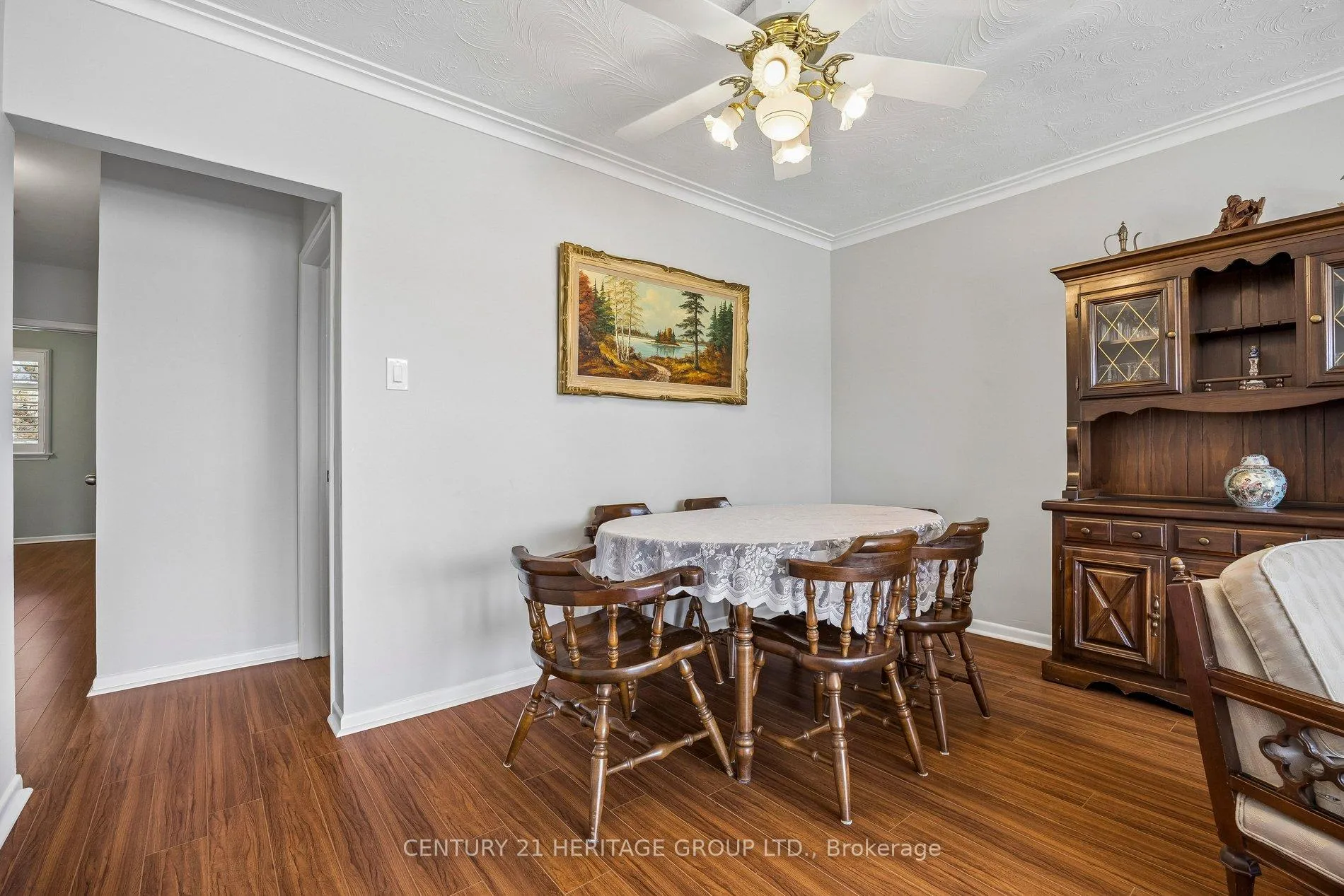 Photo 8 of 40 Amaron Avenue, Etobicoke, Thistletown-Beaumonde Heights — HOMEH