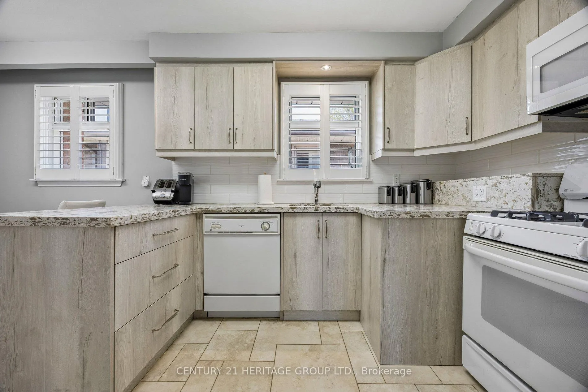 Photo 15 of 40 Amaron Avenue, Etobicoke, Thistletown-Beaumonde Heights — HOMEH