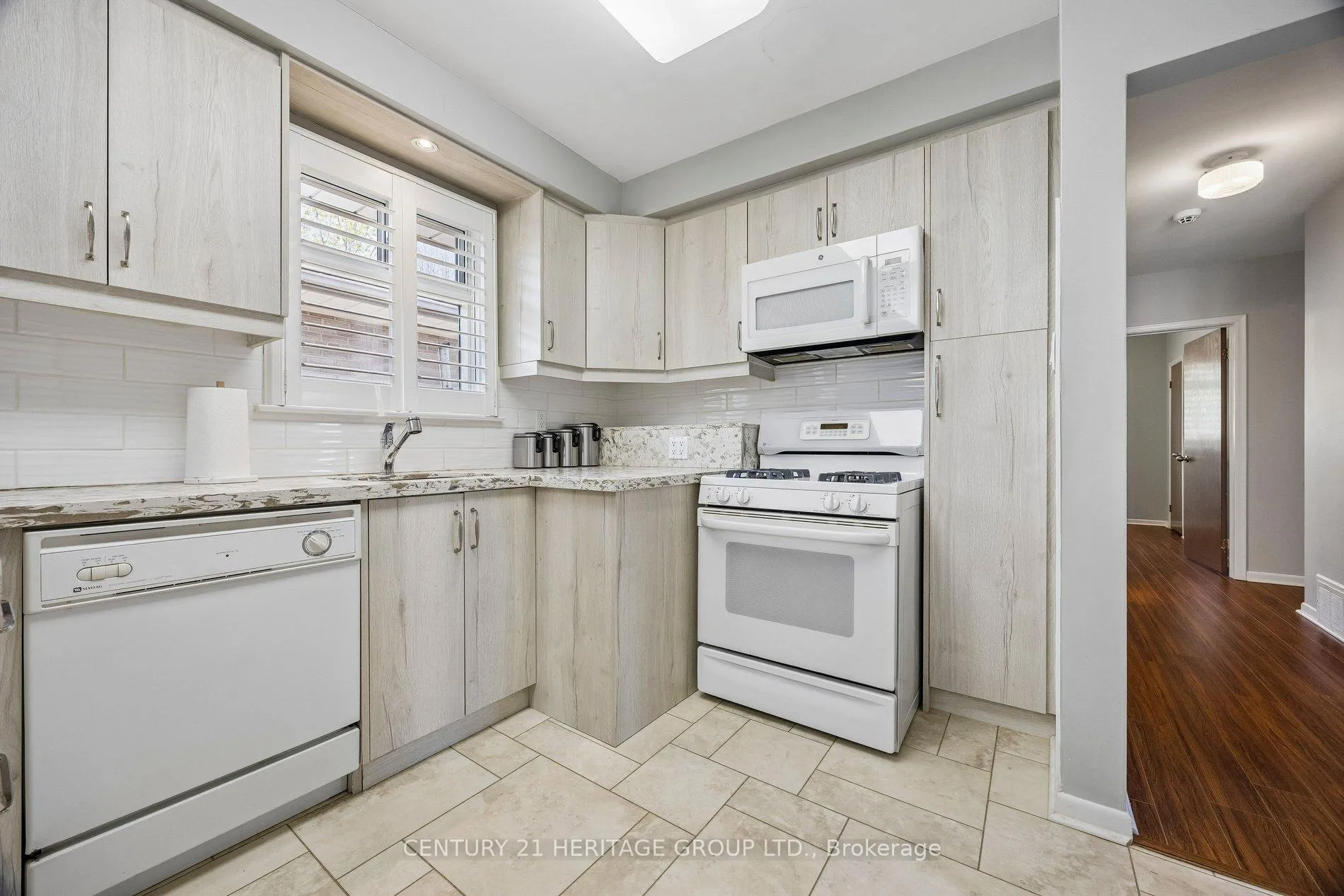 Photo 16 of 40 Amaron Avenue, Etobicoke, Thistletown-Beaumonde Heights — HOMEH