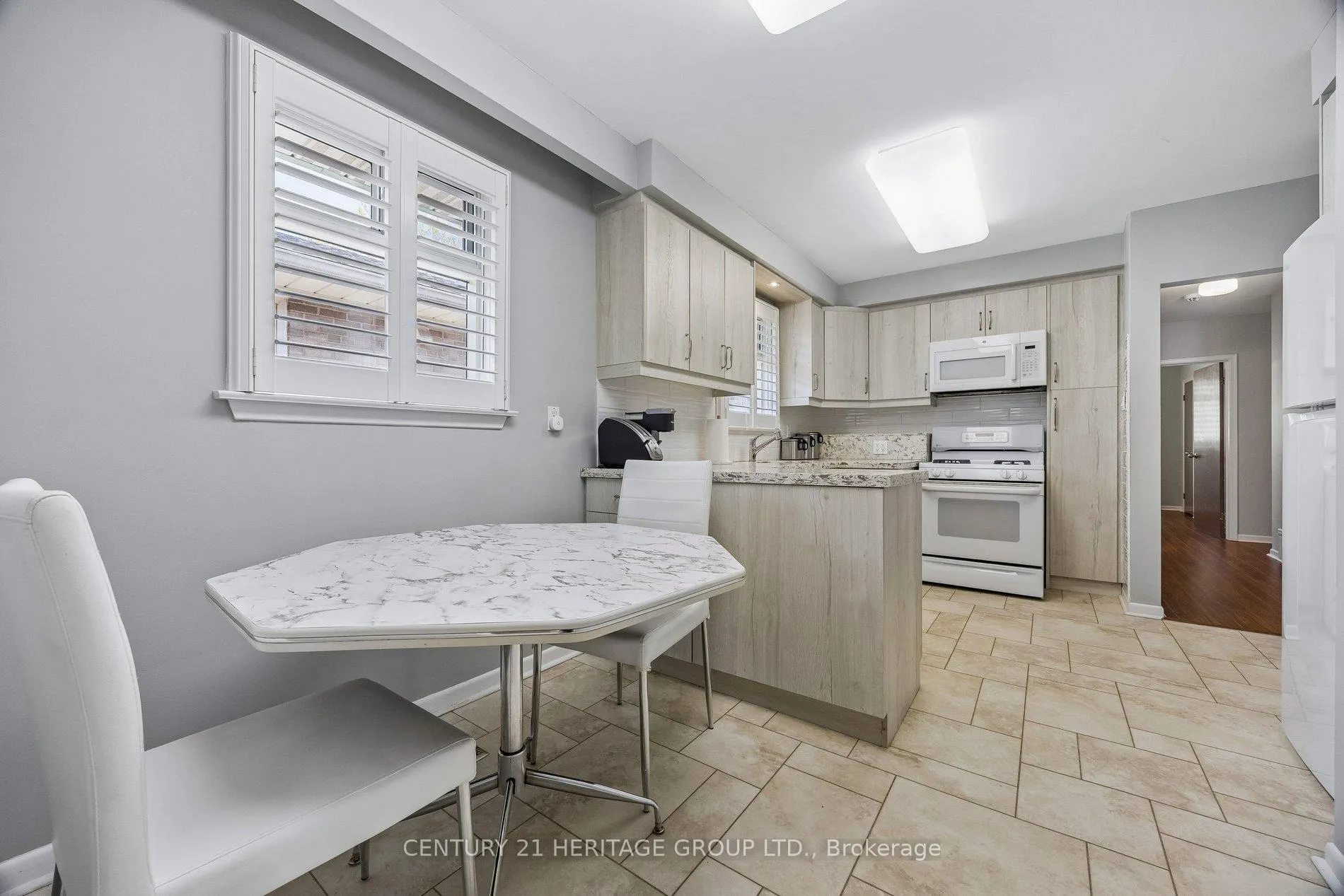 Photo 17 of 40 Amaron Avenue, Etobicoke, Thistletown-Beaumonde Heights — HOMEH