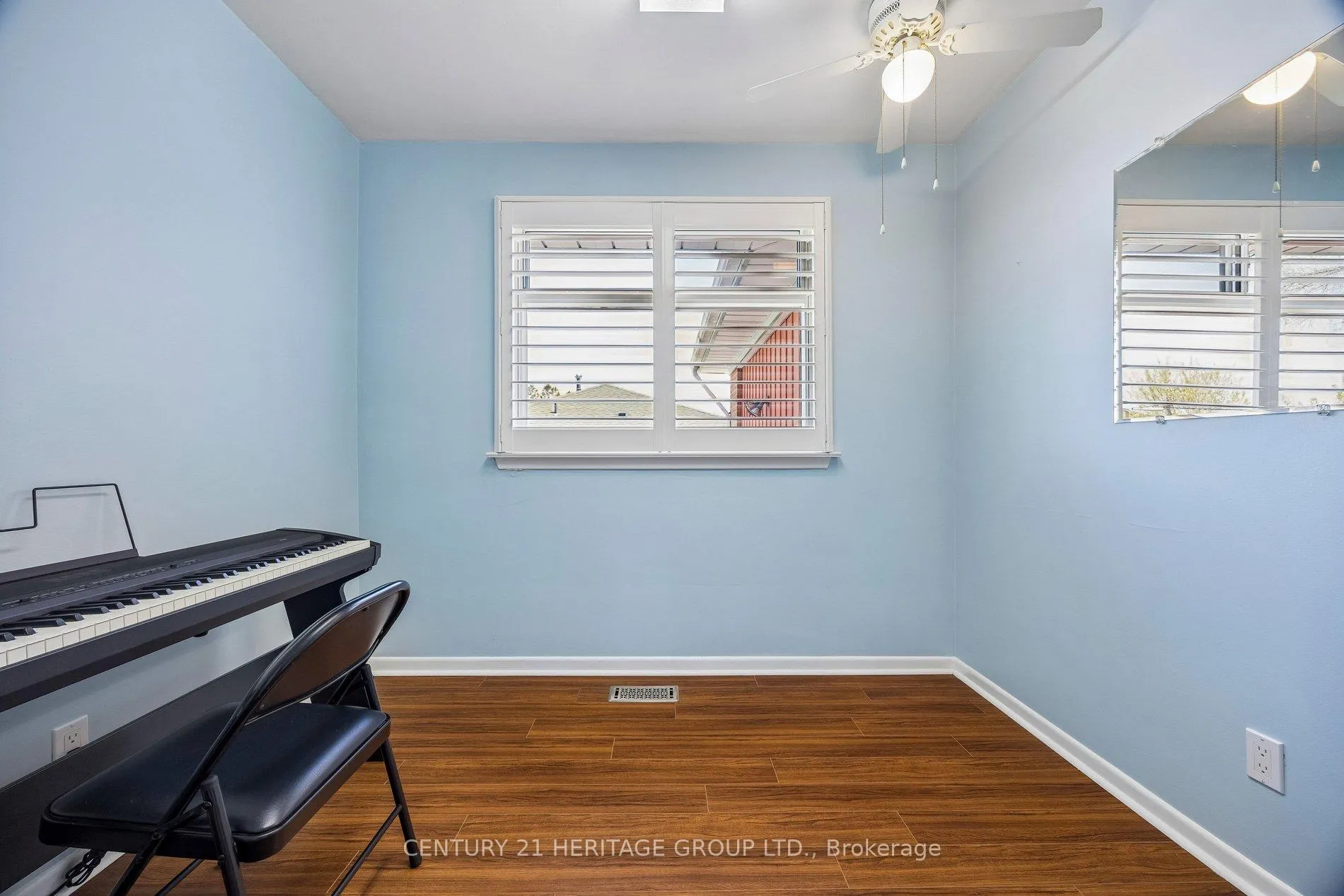 Photo 20 of 40 Amaron Avenue, Etobicoke, Thistletown-Beaumonde Heights — HOMEH