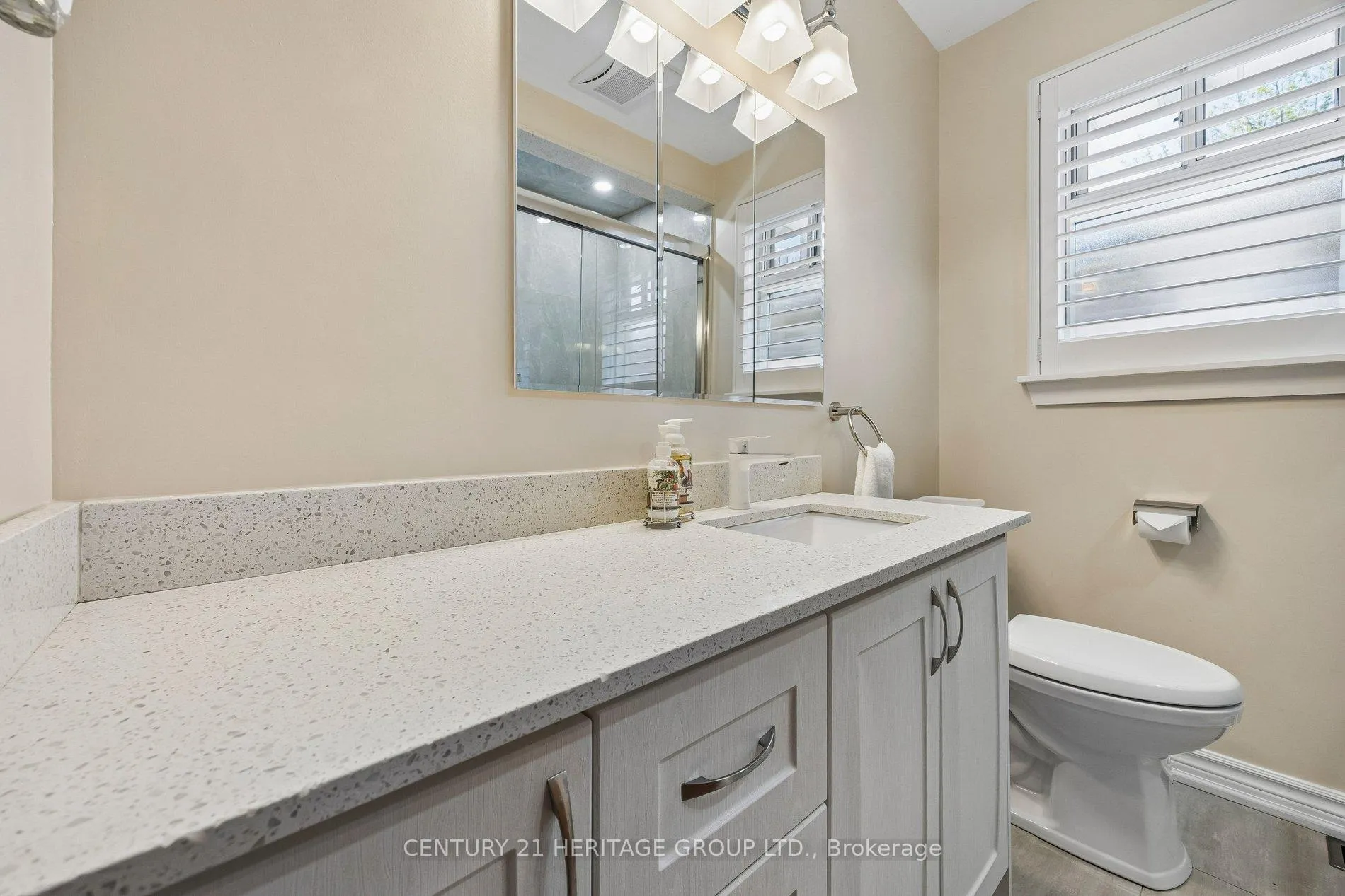Photo 27 of 40 Amaron Avenue, Etobicoke, Thistletown-Beaumonde Heights — HOMEH