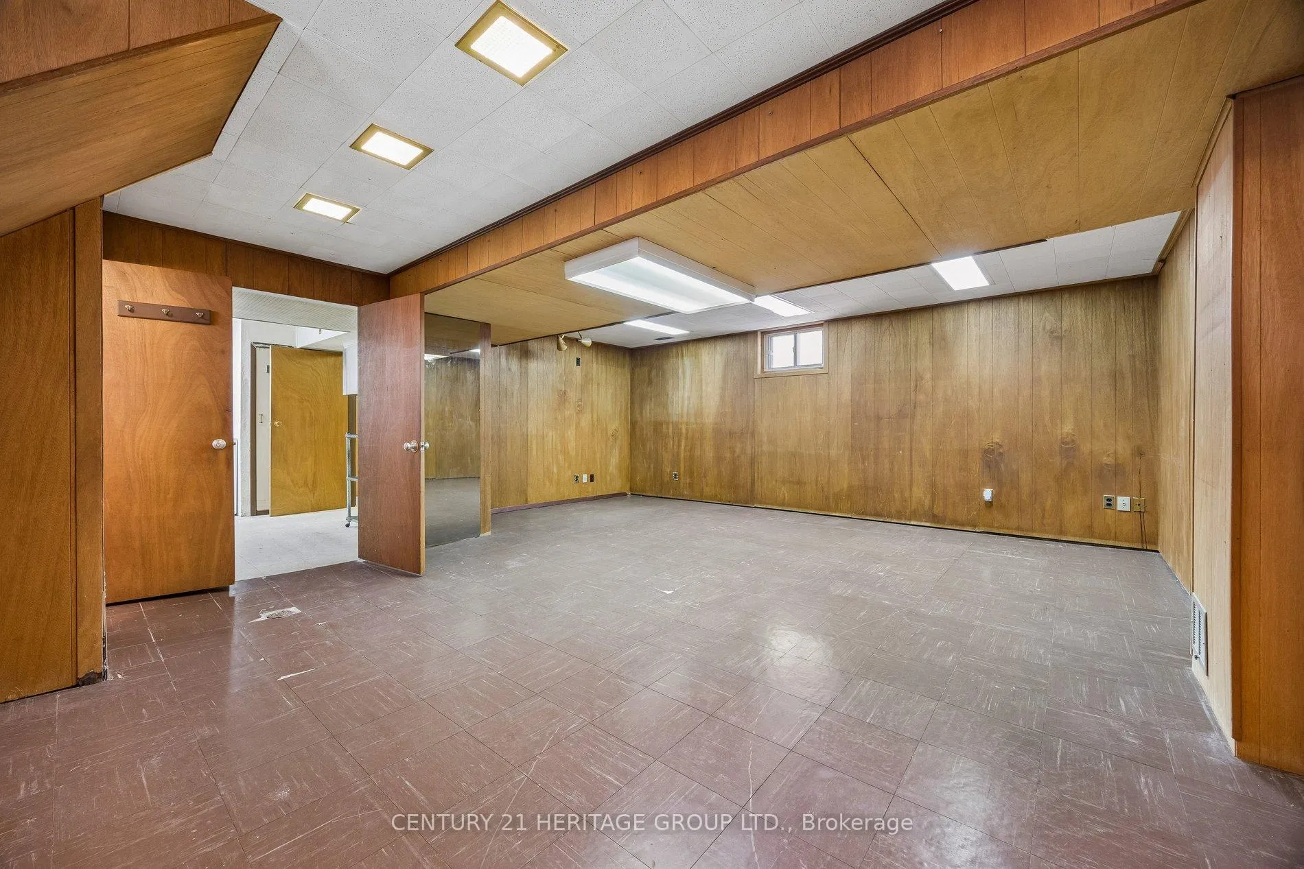 Photo 29 of 40 Amaron Avenue, Etobicoke, Thistletown-Beaumonde Heights — HOMEH