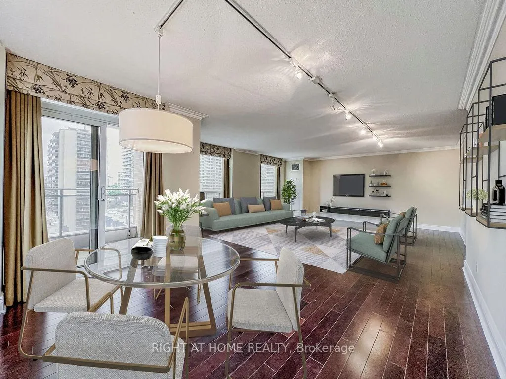 Front of Unit 905, 123 Eglinton Avenue