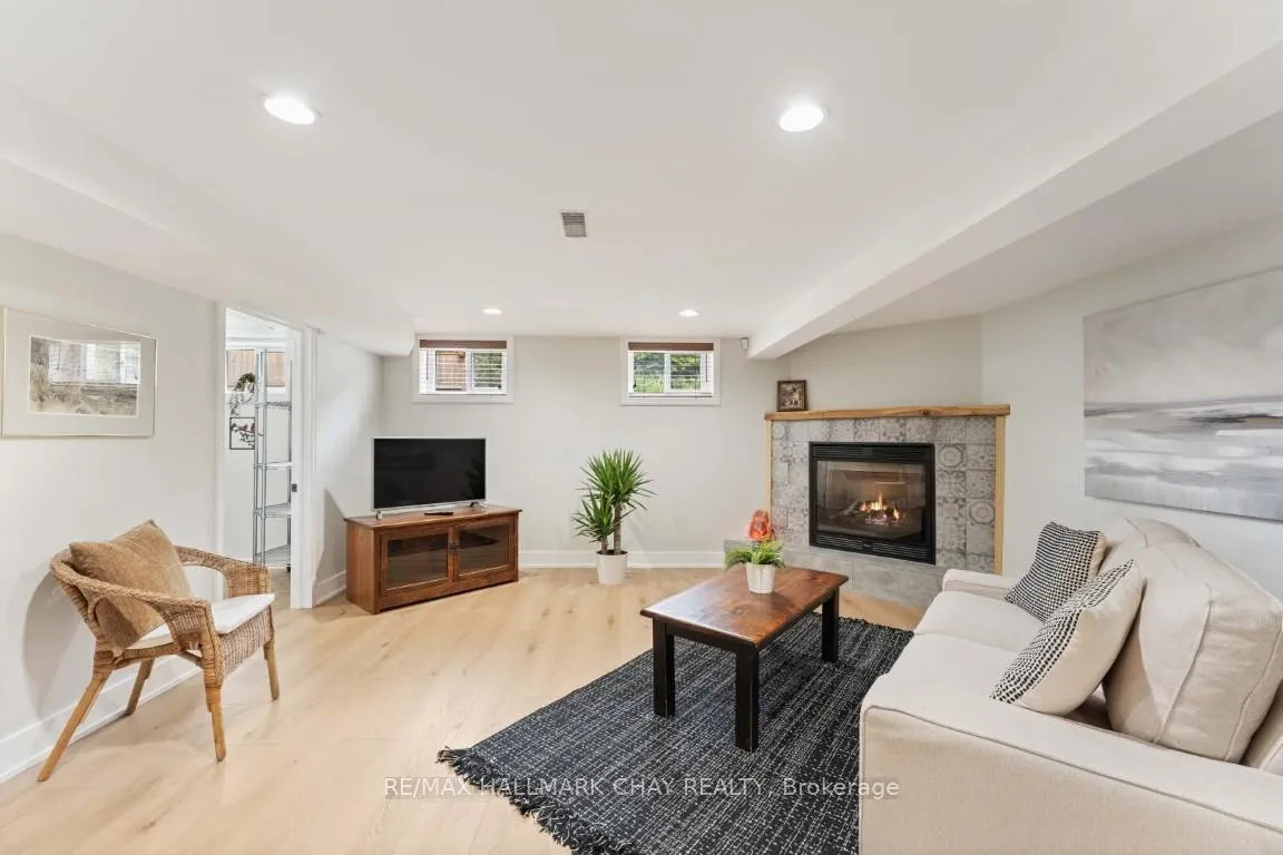 Photo 21 of 18 Lawrence Avenue, Springwater, Anten Mills — HOMEH