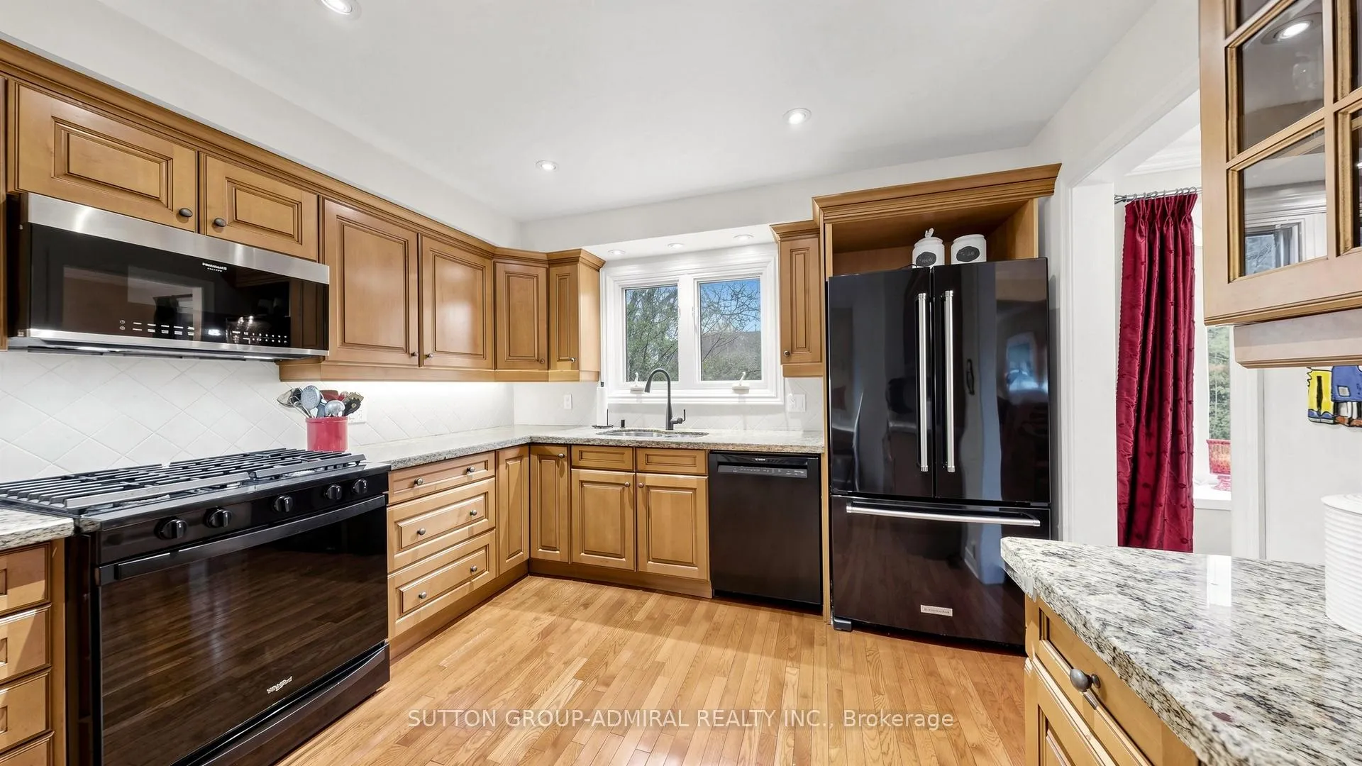 Photo 12 of 23 Jondan Crescent, Markham, Royal Orchard — HOMEH