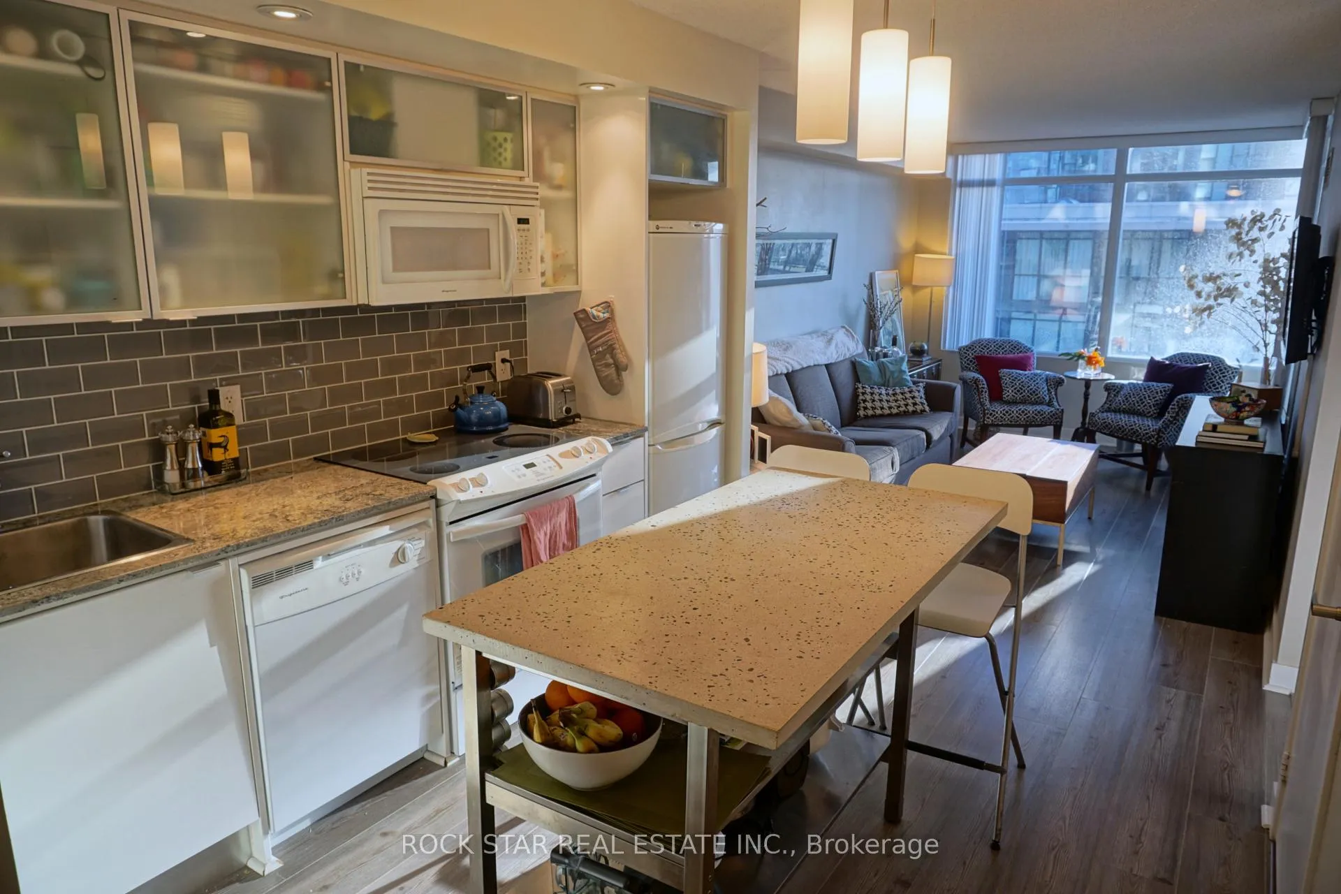 Photo 3 of Unit 911, 25 Telegram Mews, Toronto, Waterfront Communities — HOMEH