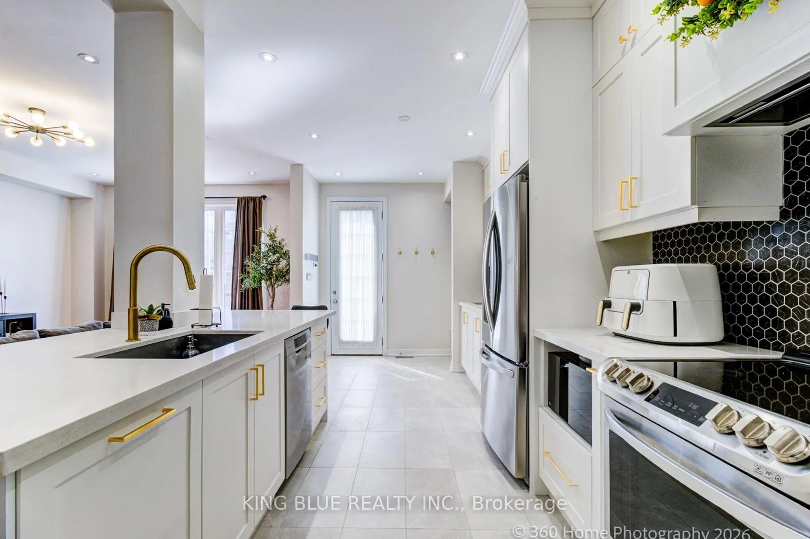 Photo 13 of 24 Paper Birch Drive, Markham, Cornell — HOMEH