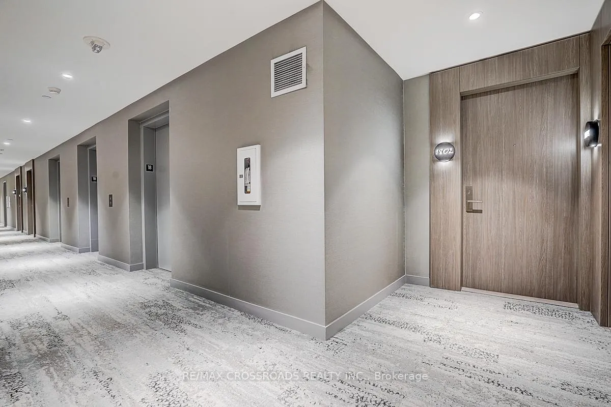 Photo 4 of 161 Roehampton Avenue, Toronto, Mount Pleasant West — HOMEH