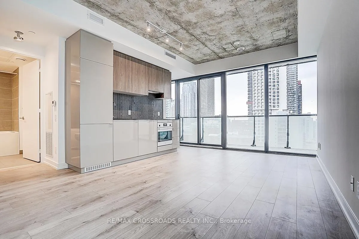 Photo 13 of 161 Roehampton Avenue, Toronto, Mount Pleasant West — HOMEH