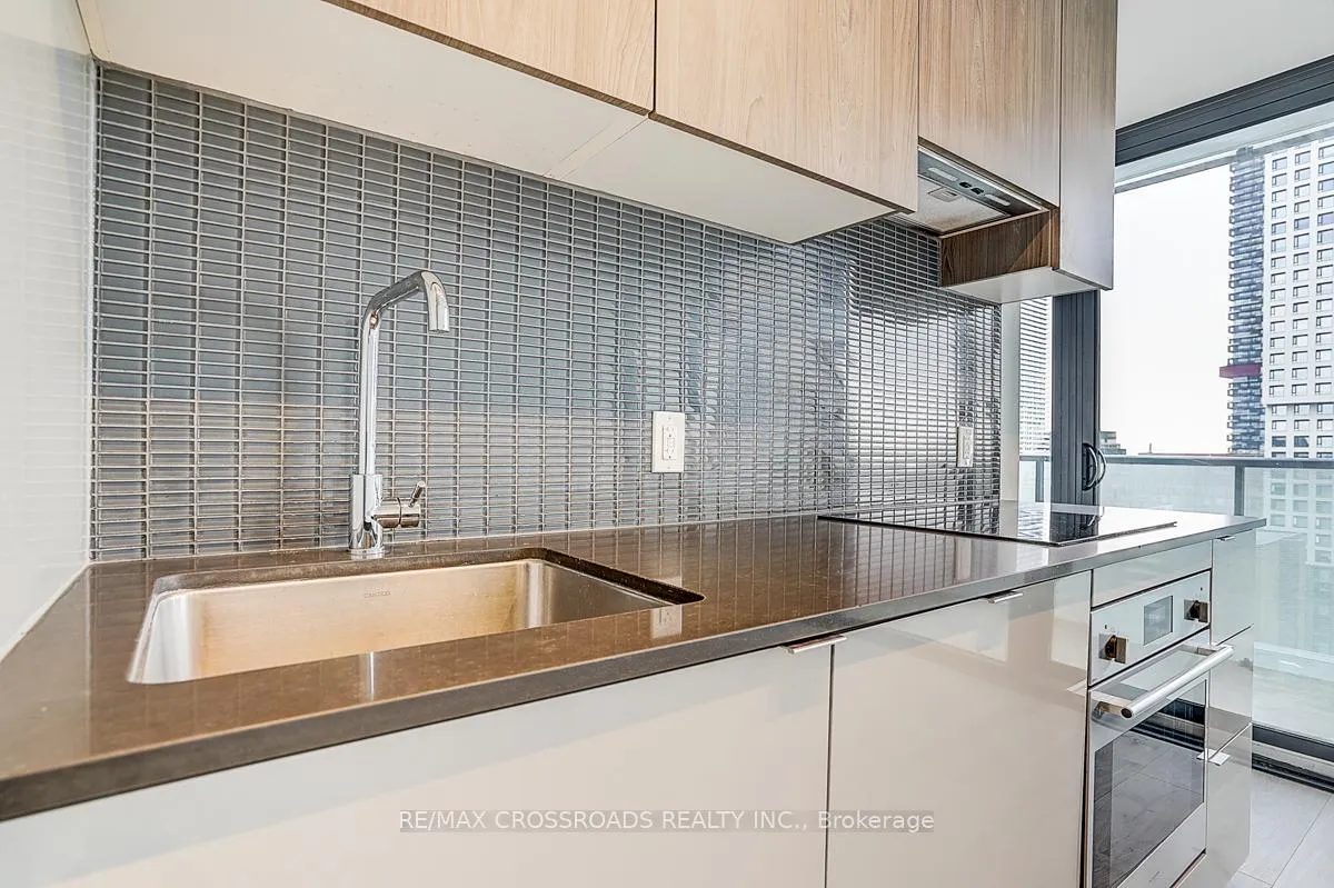 Photo 20 of 161 Roehampton Avenue, Toronto, Mount Pleasant West — HOMEH