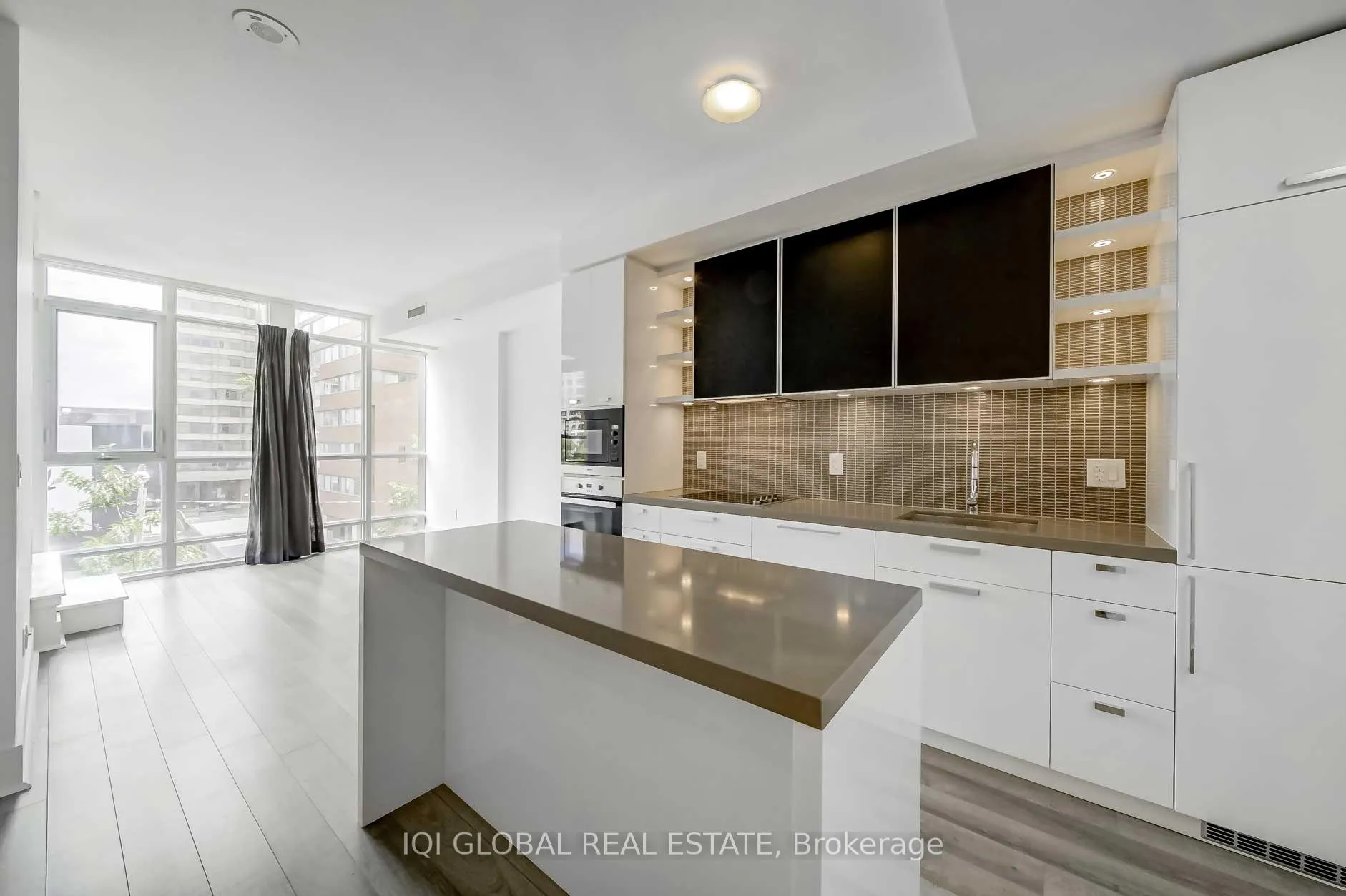 Photo 7 of Unit 307, 32 Davenport Rd Drive, Toronto, The Annex — HOMEH