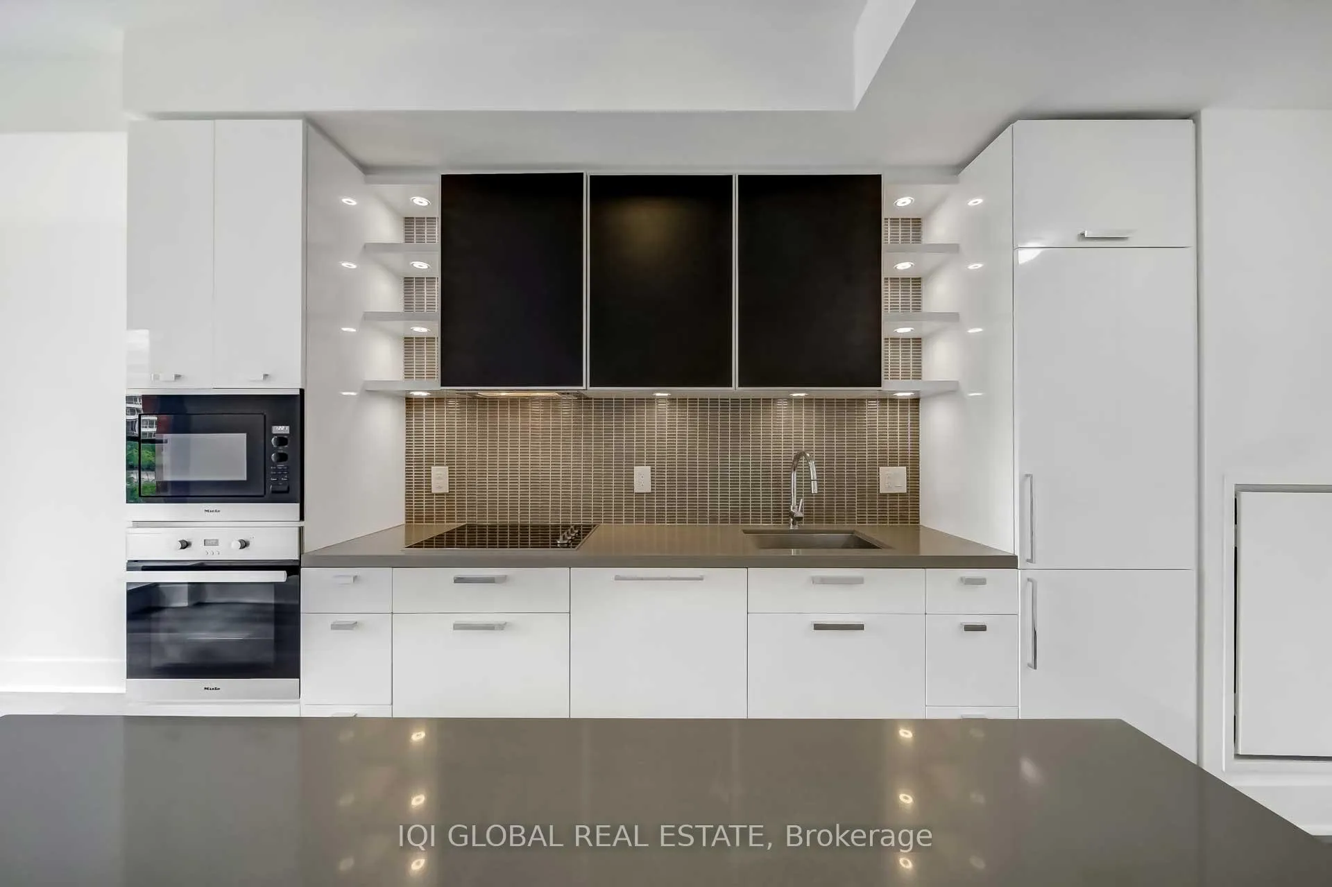 Photo 8 of Unit 307, 32 Davenport Rd Drive, Toronto, The Annex — HOMEH