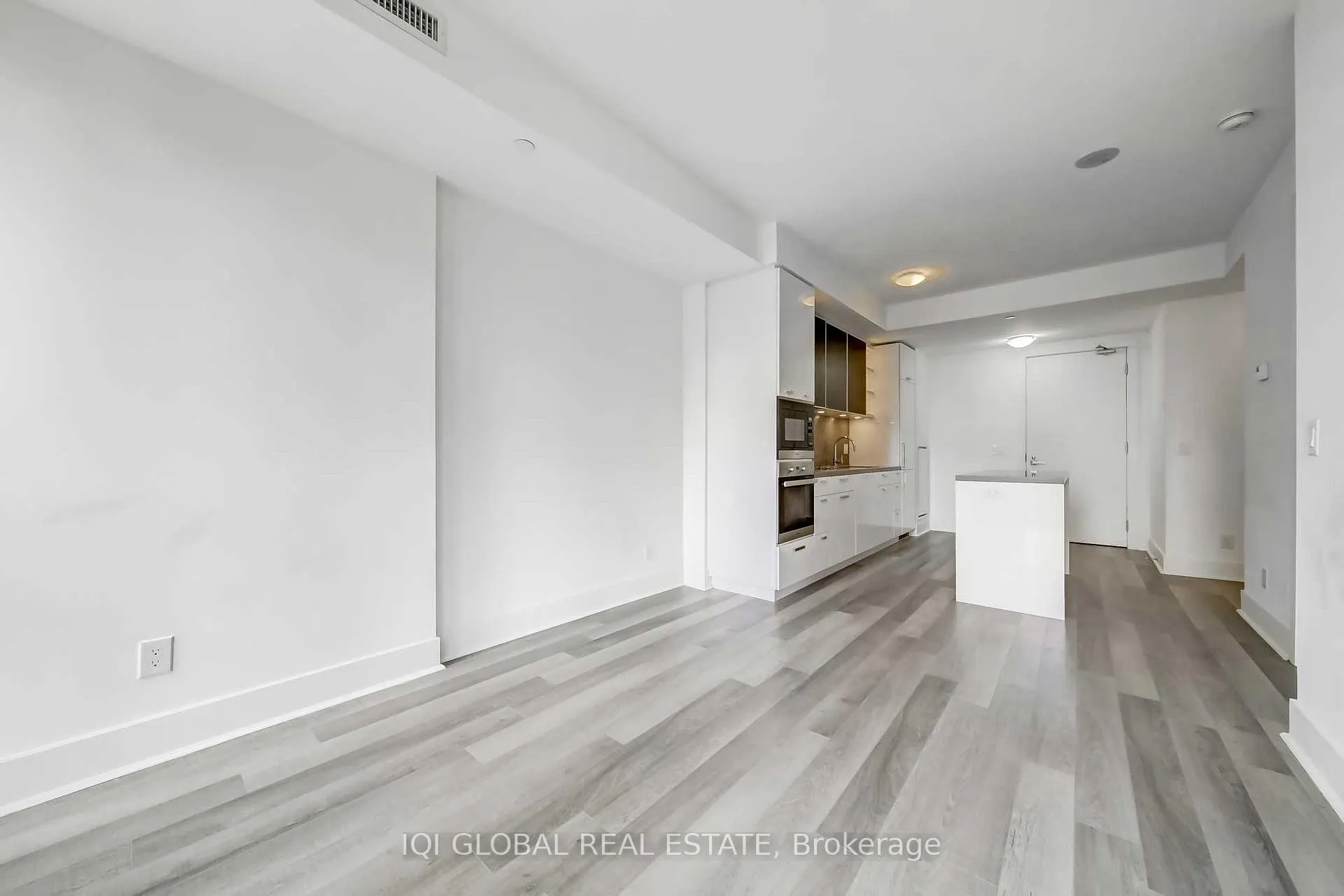 Photo 10 of Unit 307, 32 Davenport Rd Drive, Toronto, The Annex — HOMEH