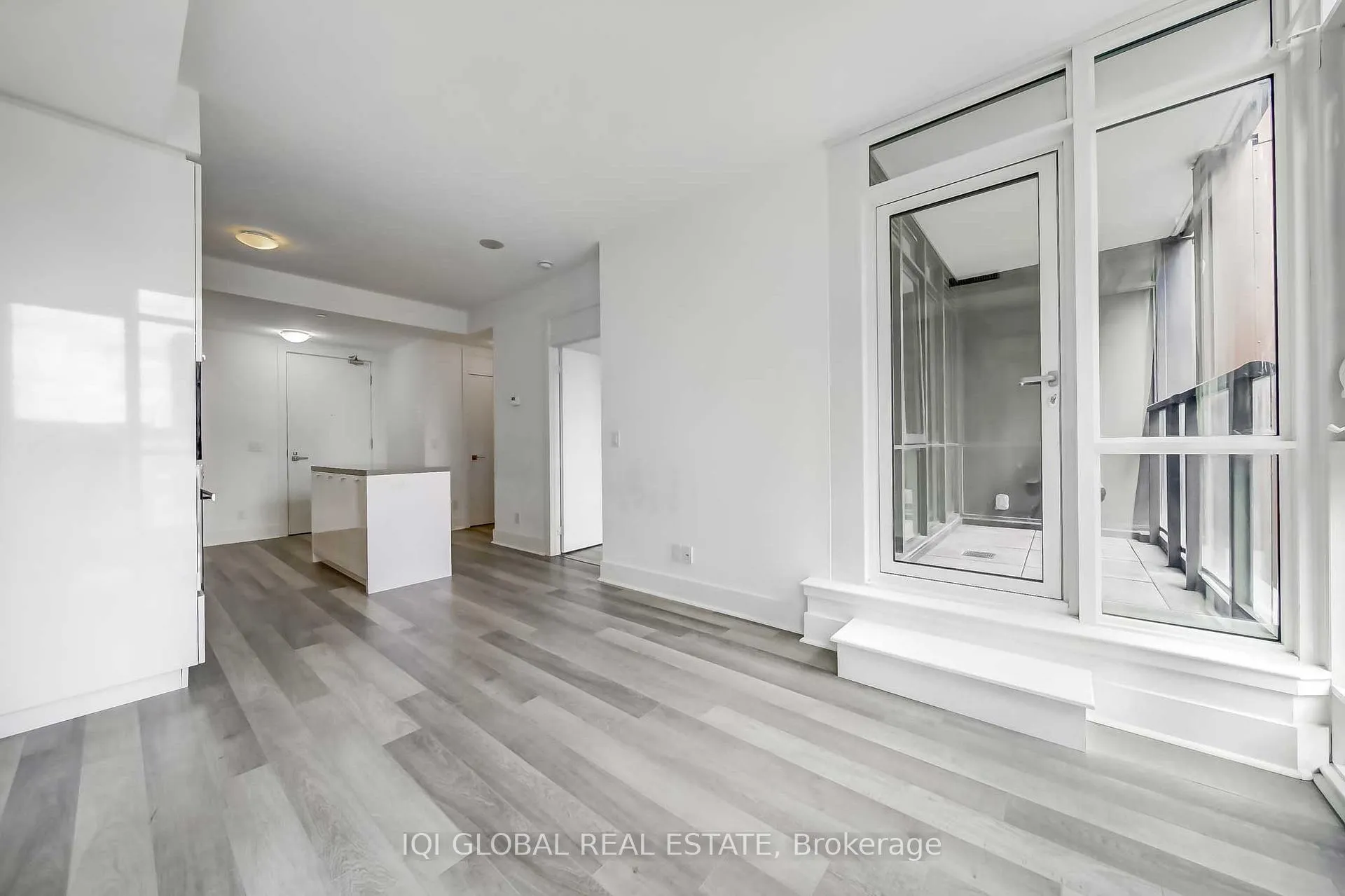 Photo 11 of Unit 307, 32 Davenport Rd Drive, Toronto, The Annex — HOMEH