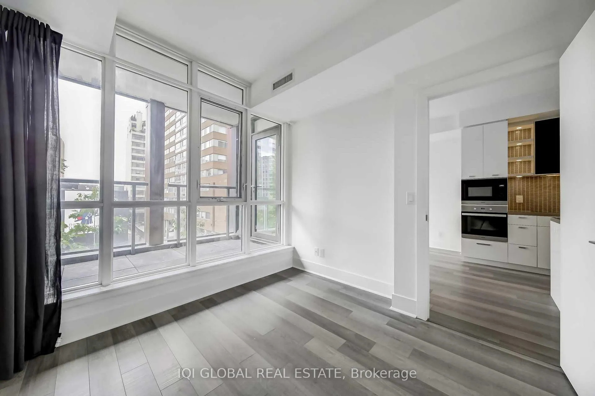 Photo 13 of Unit 307, 32 Davenport Rd Drive, Toronto, The Annex — HOMEH