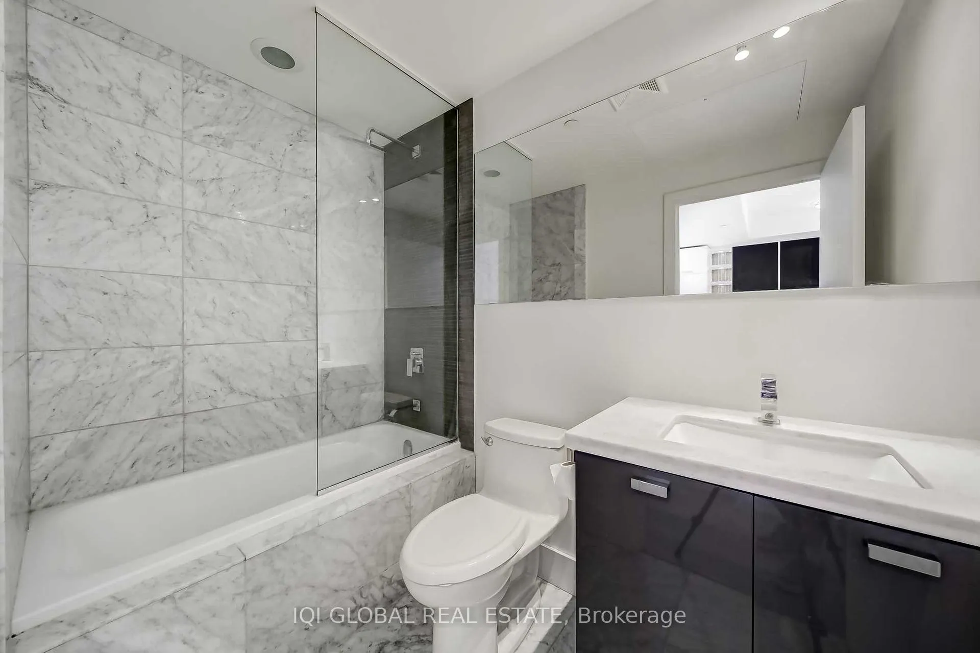 Photo 14 of Unit 307, 32 Davenport Rd Drive, Toronto, The Annex — HOMEH
