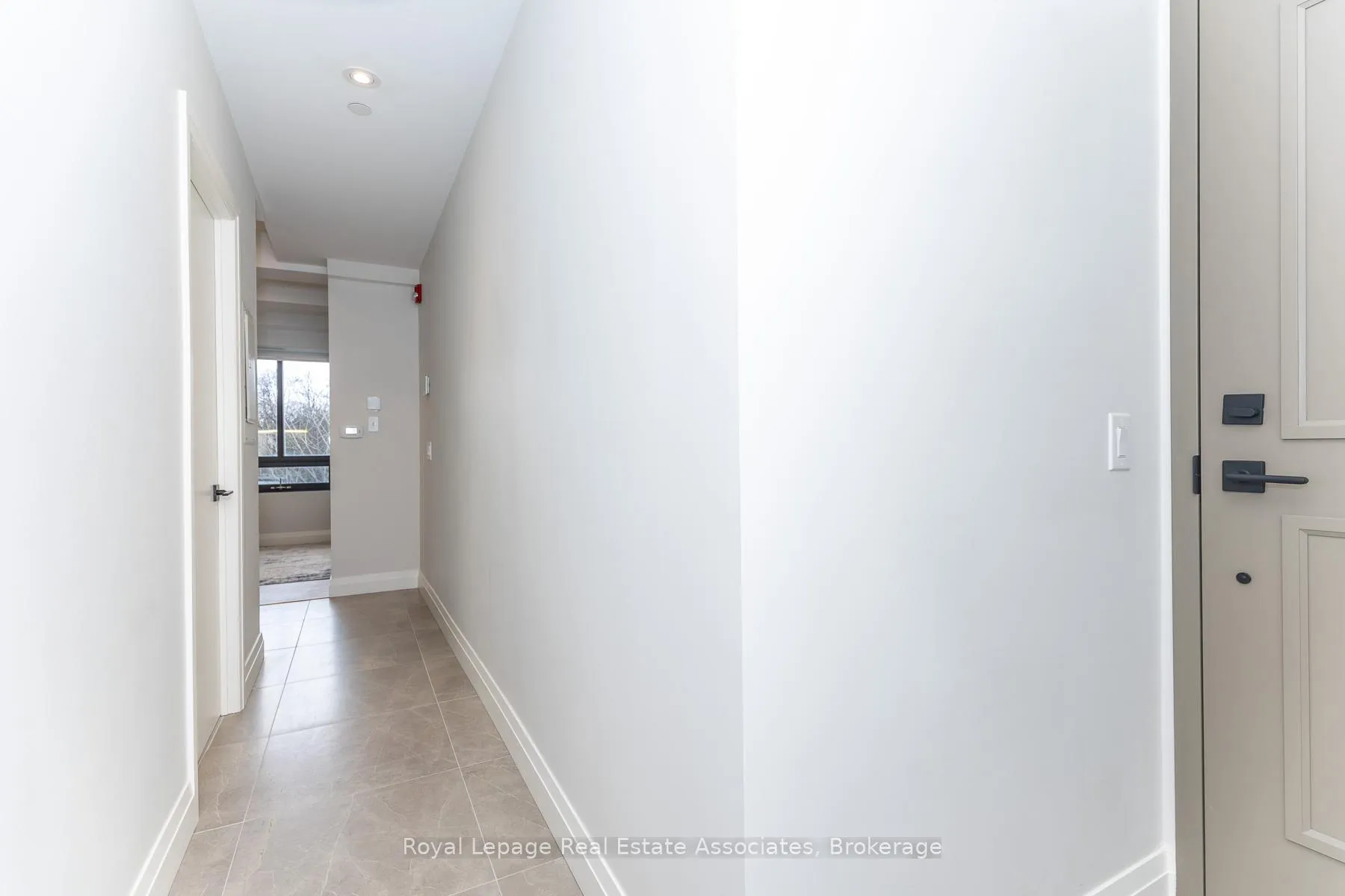 Photo 5 of Unit 304, 1000 Bathurst Street, Toronto, The Annex — HOMEH