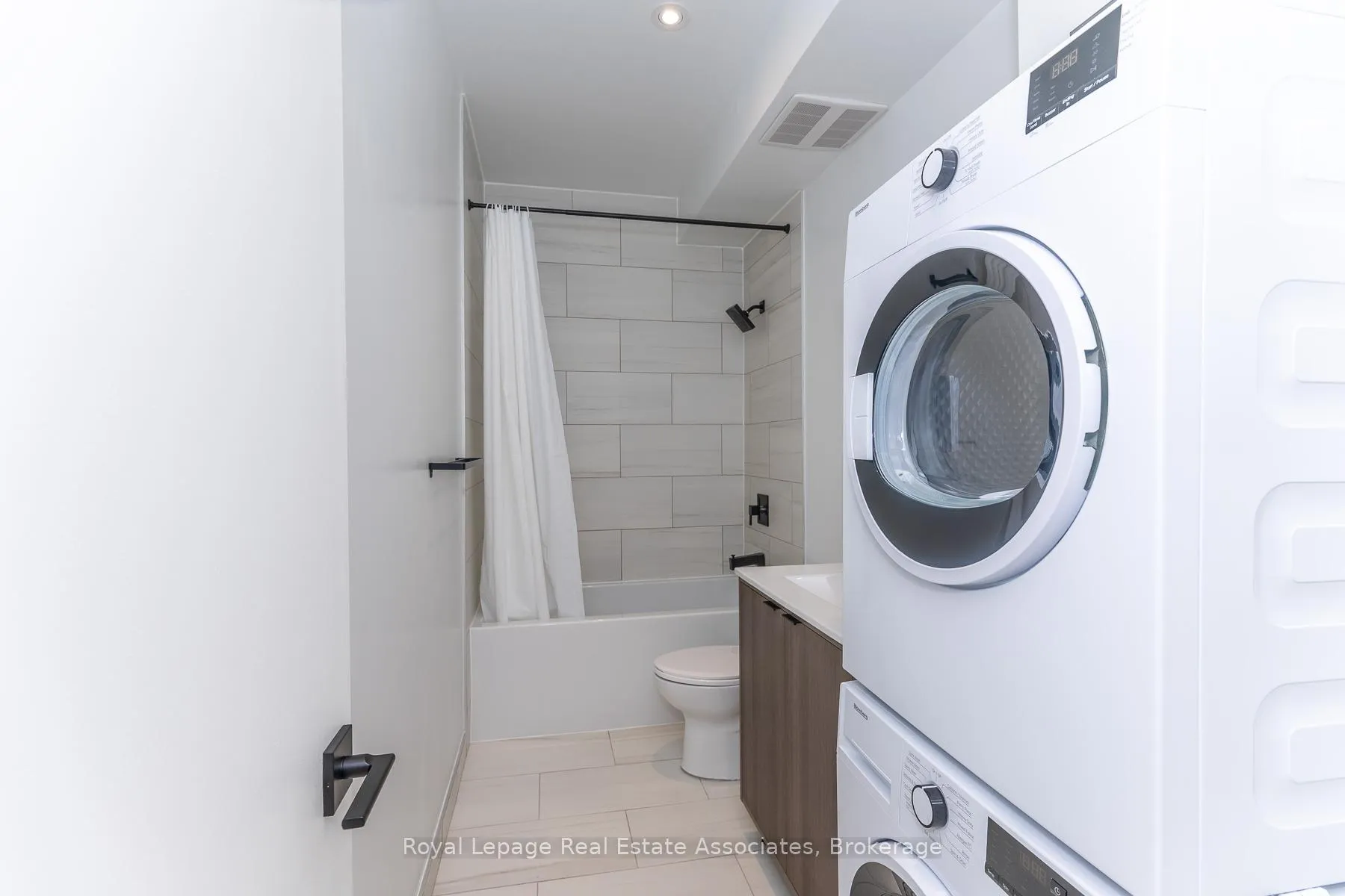 Photo 6 of Unit 304, 1000 Bathurst Street, Toronto, The Annex — HOMEH