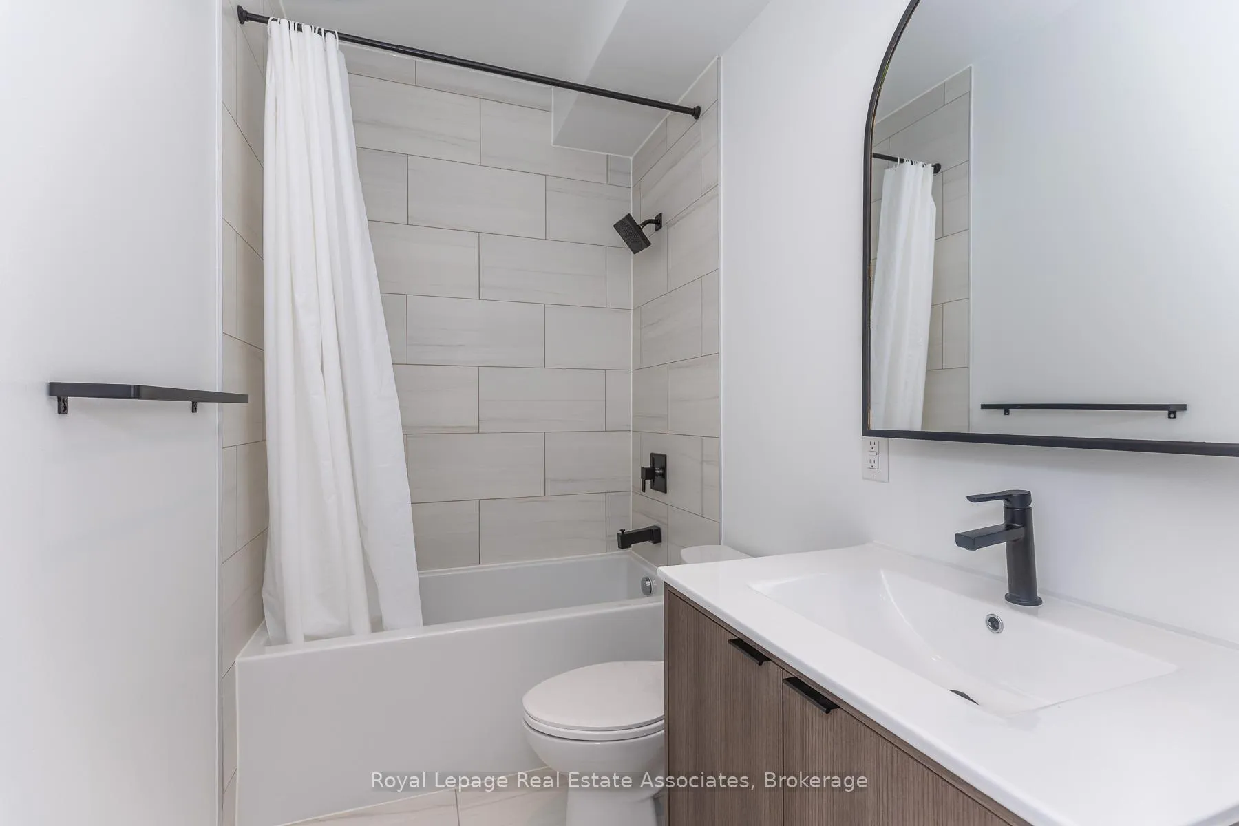 Photo 7 of Unit 304, 1000 Bathurst Street, Toronto, The Annex — HOMEH