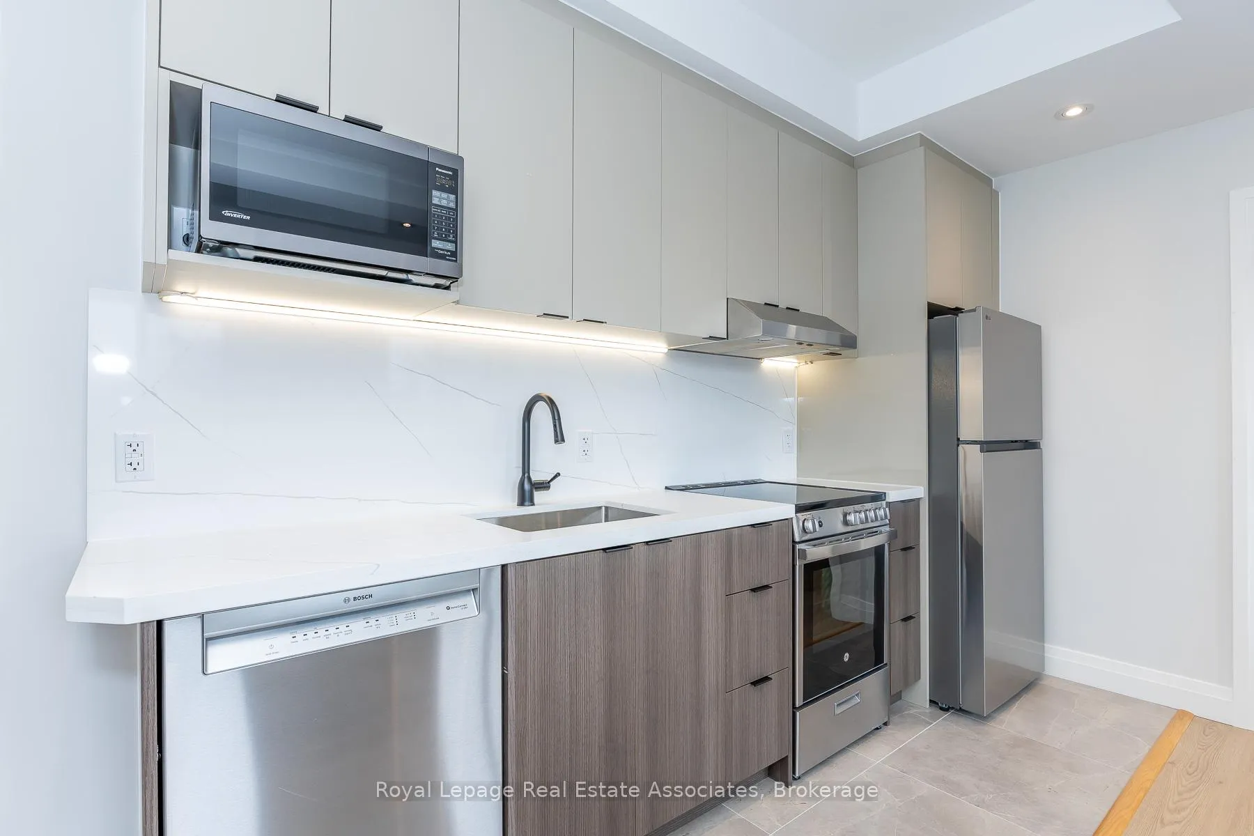 Photo 14 of Unit 304, 1000 Bathurst Street, Toronto, The Annex — HOMEH